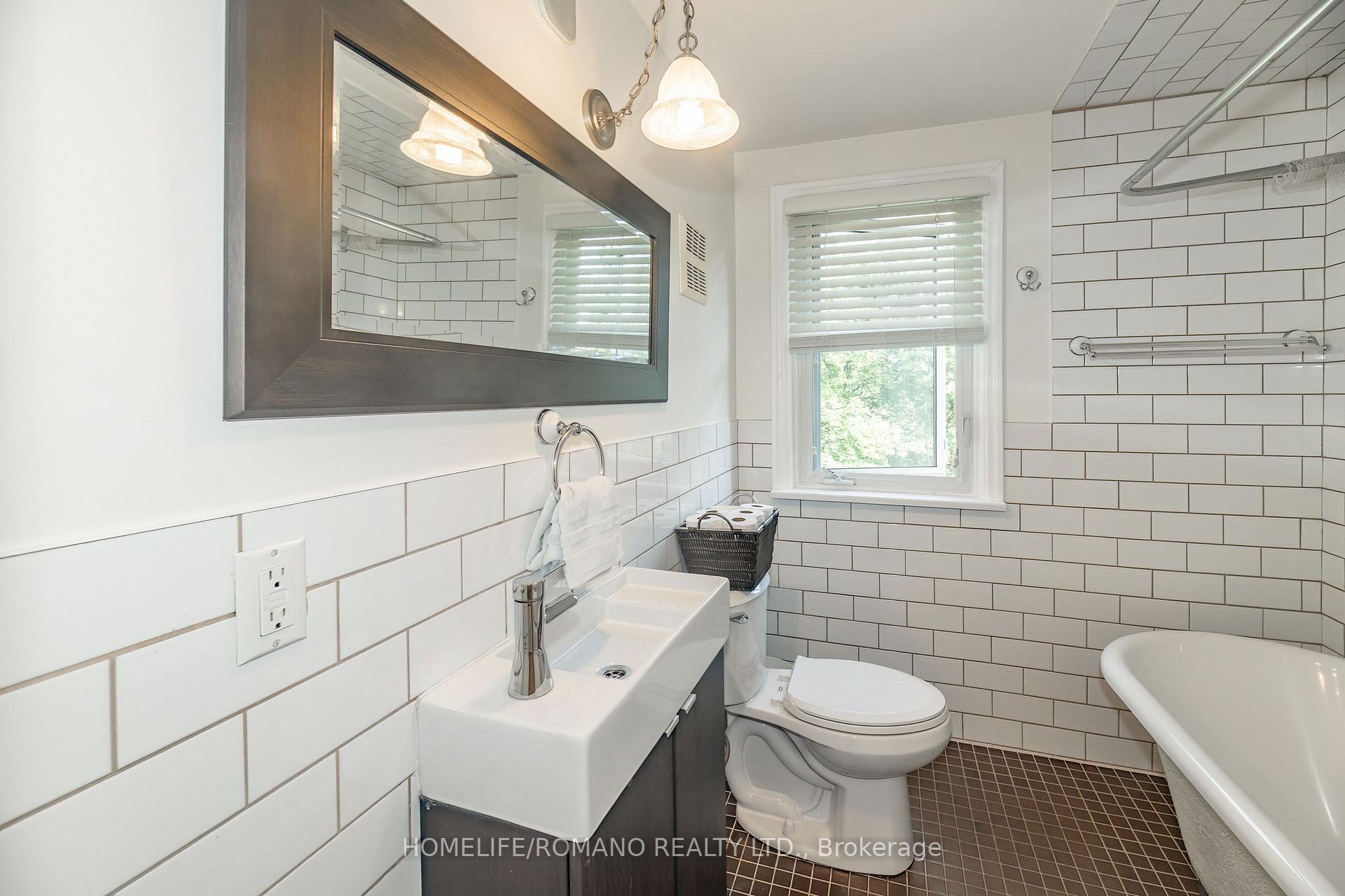 Photo 16 of 45 Riverview Heights, Etobicoke, Humber Heights — HOMEH