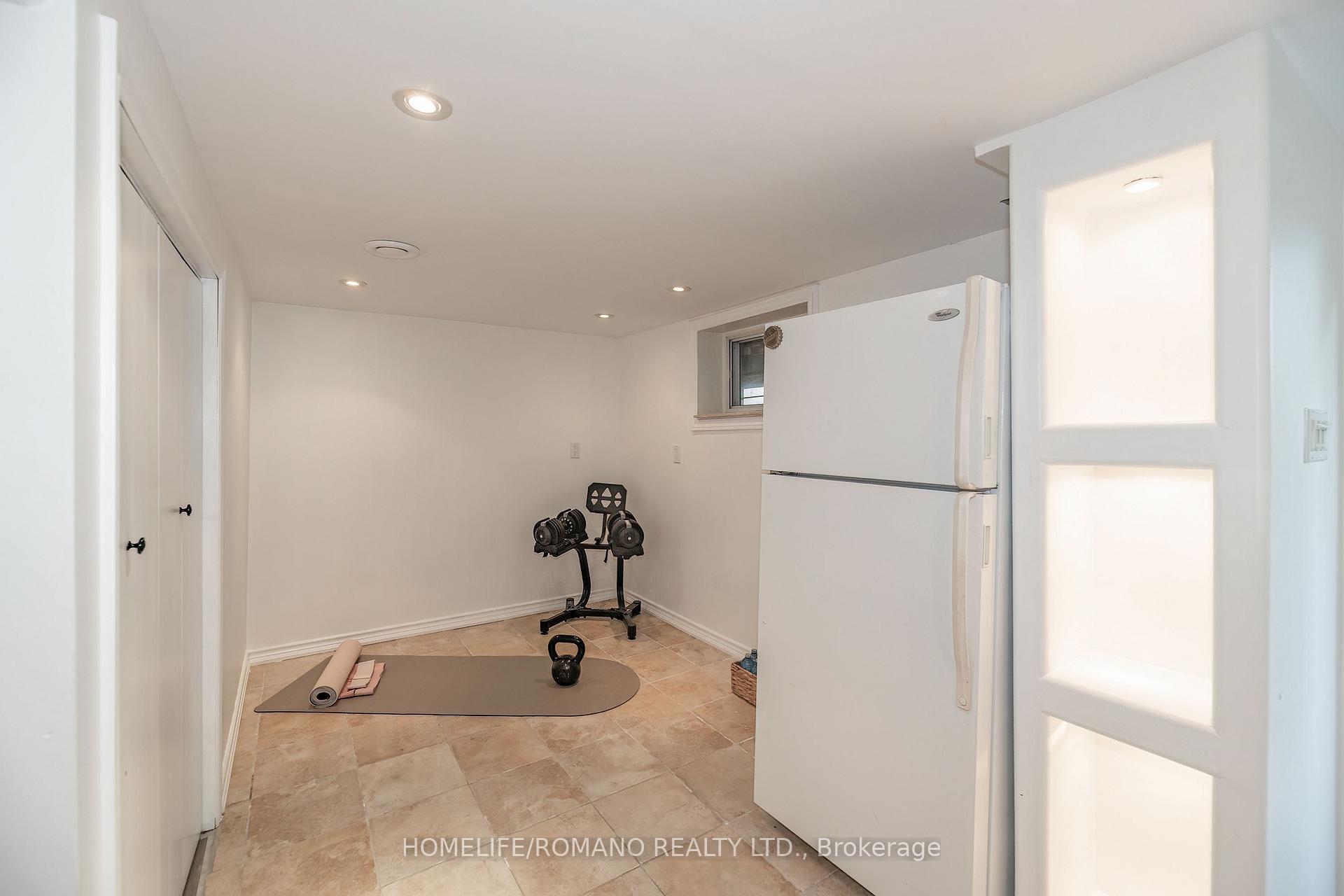 Photo 21 of 45 Riverview Heights, Etobicoke, Humber Heights — HOMEH