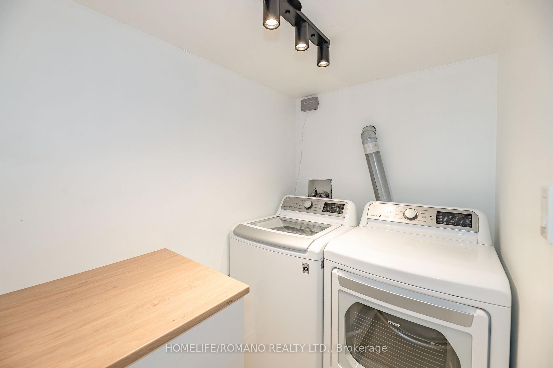 Photo 23 of 45 Riverview Heights, Etobicoke, Humber Heights — HOMEH
