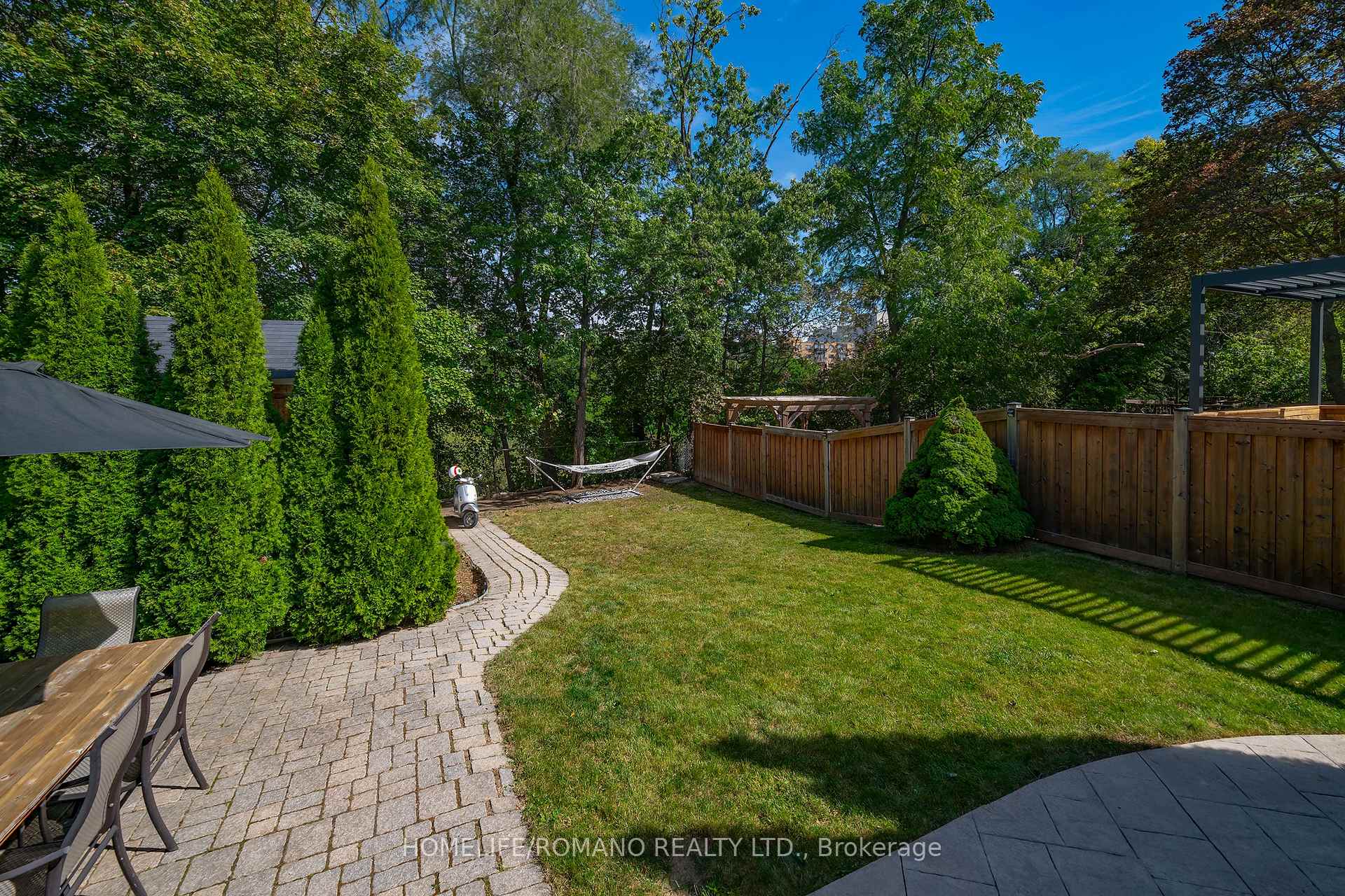 Photo 27 of 45 Riverview Heights, Etobicoke, Humber Heights — HOMEH