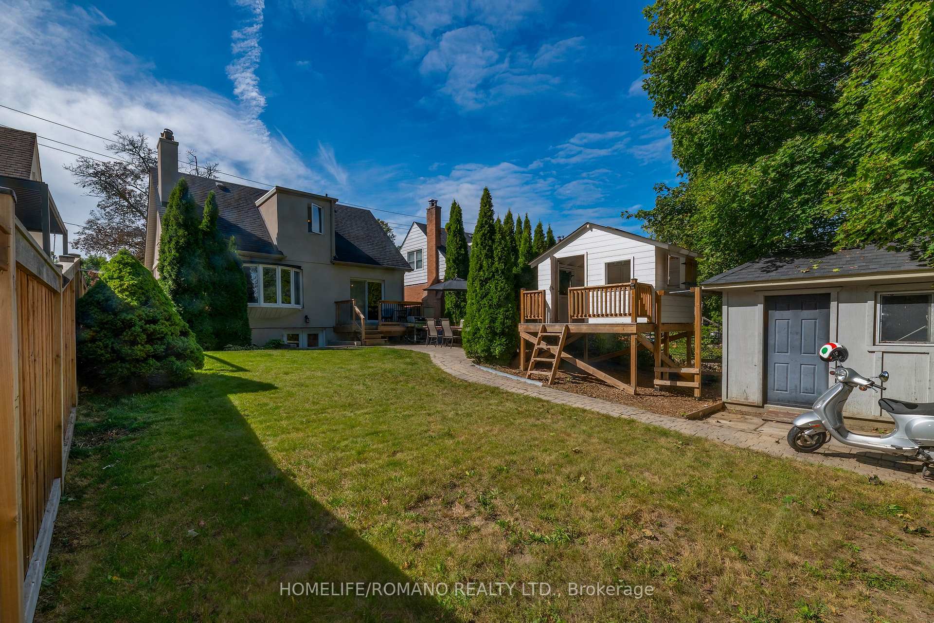 Photo 28 of 45 Riverview Heights, Etobicoke, Humber Heights — HOMEH