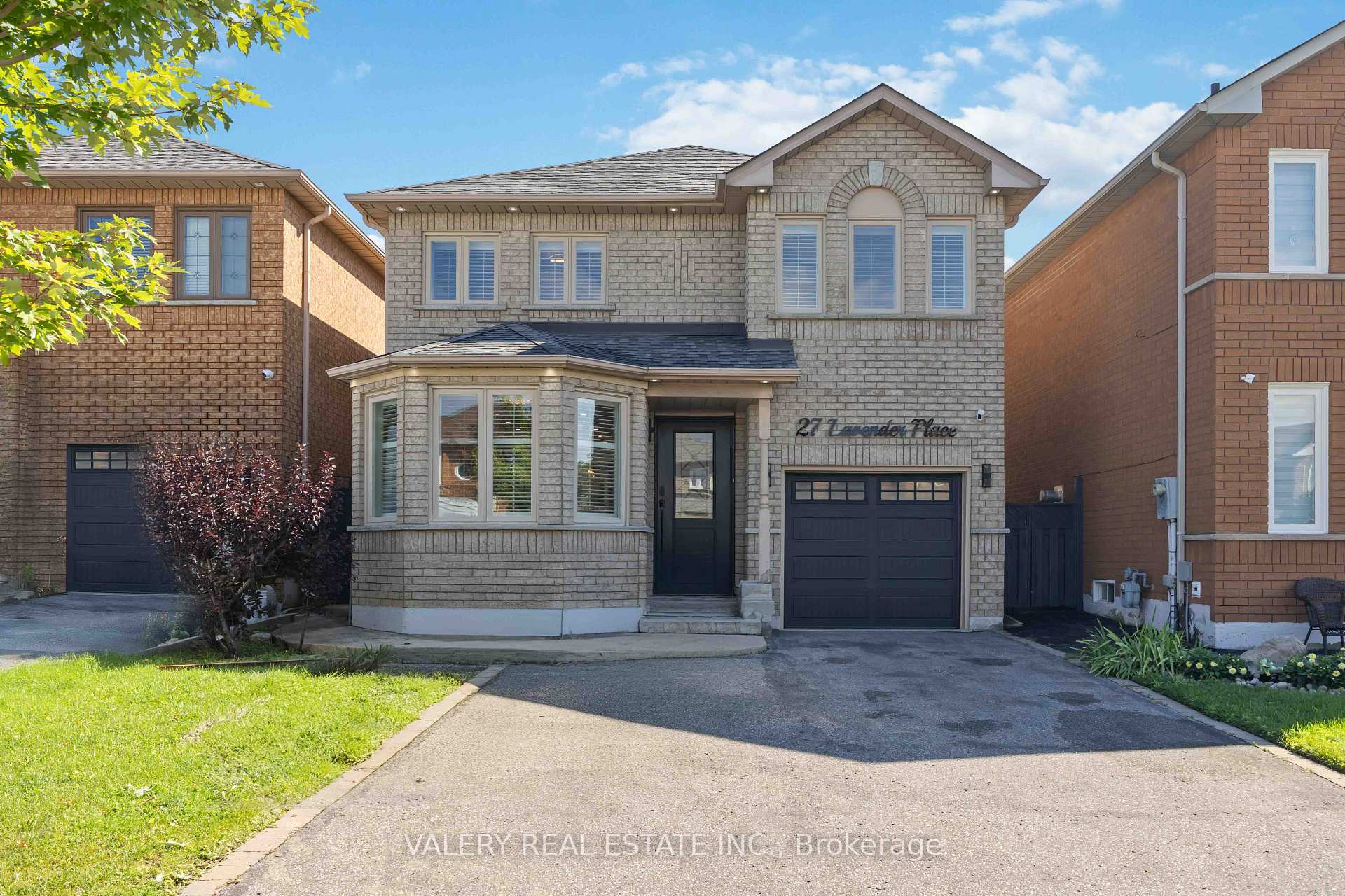 Photo 2 of 27 Lavender Place, Vaughan, East Woodbridge — HOMEH