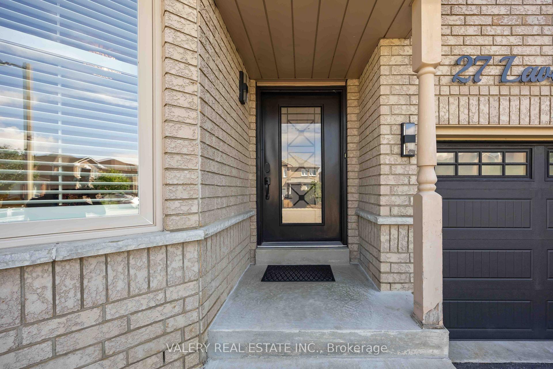 Photo 3 of 27 Lavender Place, Vaughan, East Woodbridge — HOMEH