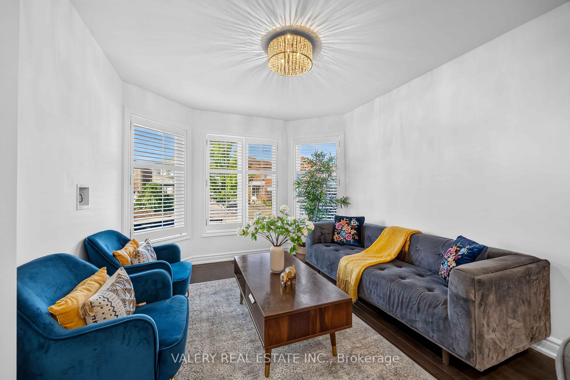 Photo 5 of 27 Lavender Place, Vaughan, East Woodbridge — HOMEH