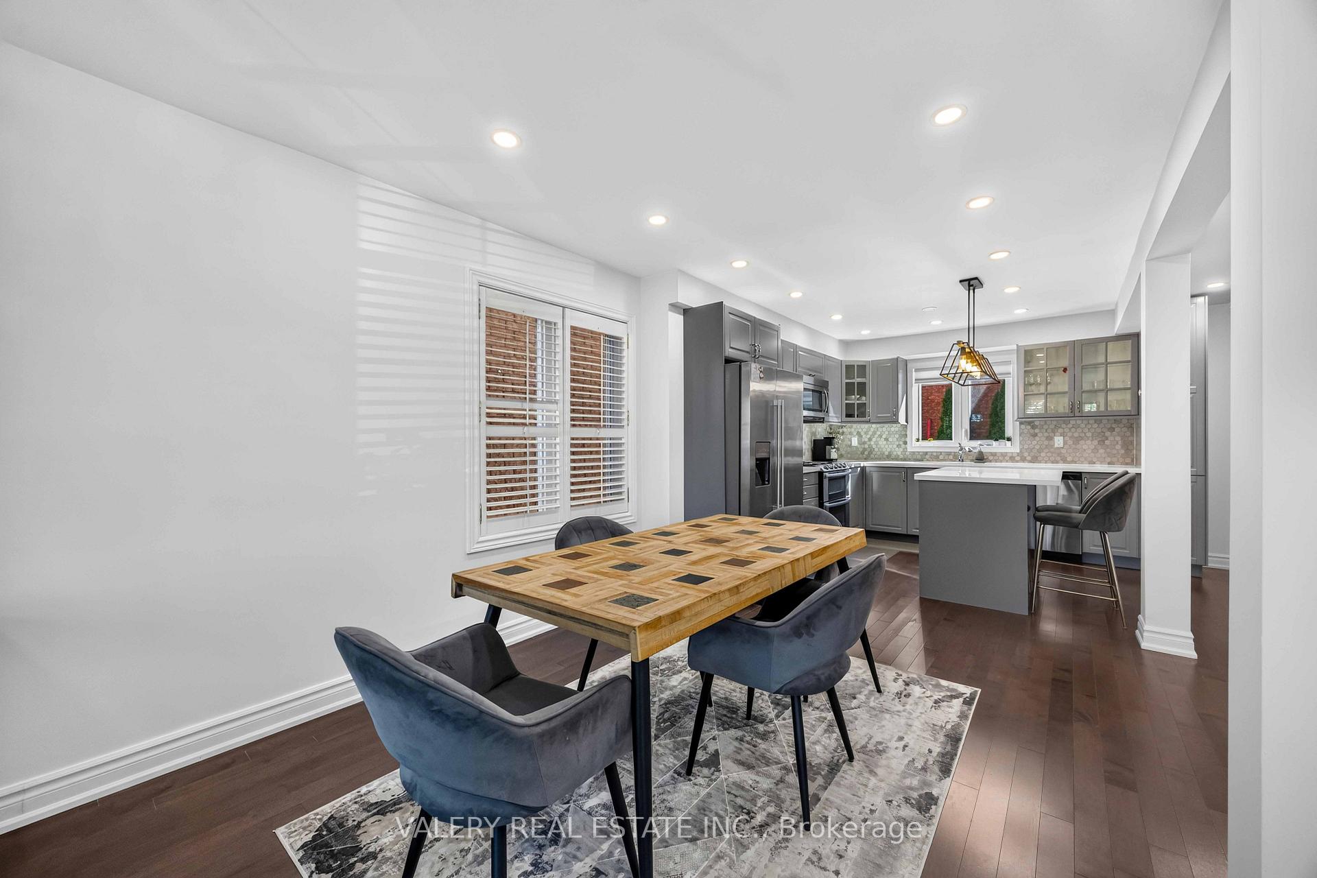 Photo 10 of 27 Lavender Place, Vaughan, East Woodbridge — HOMEH