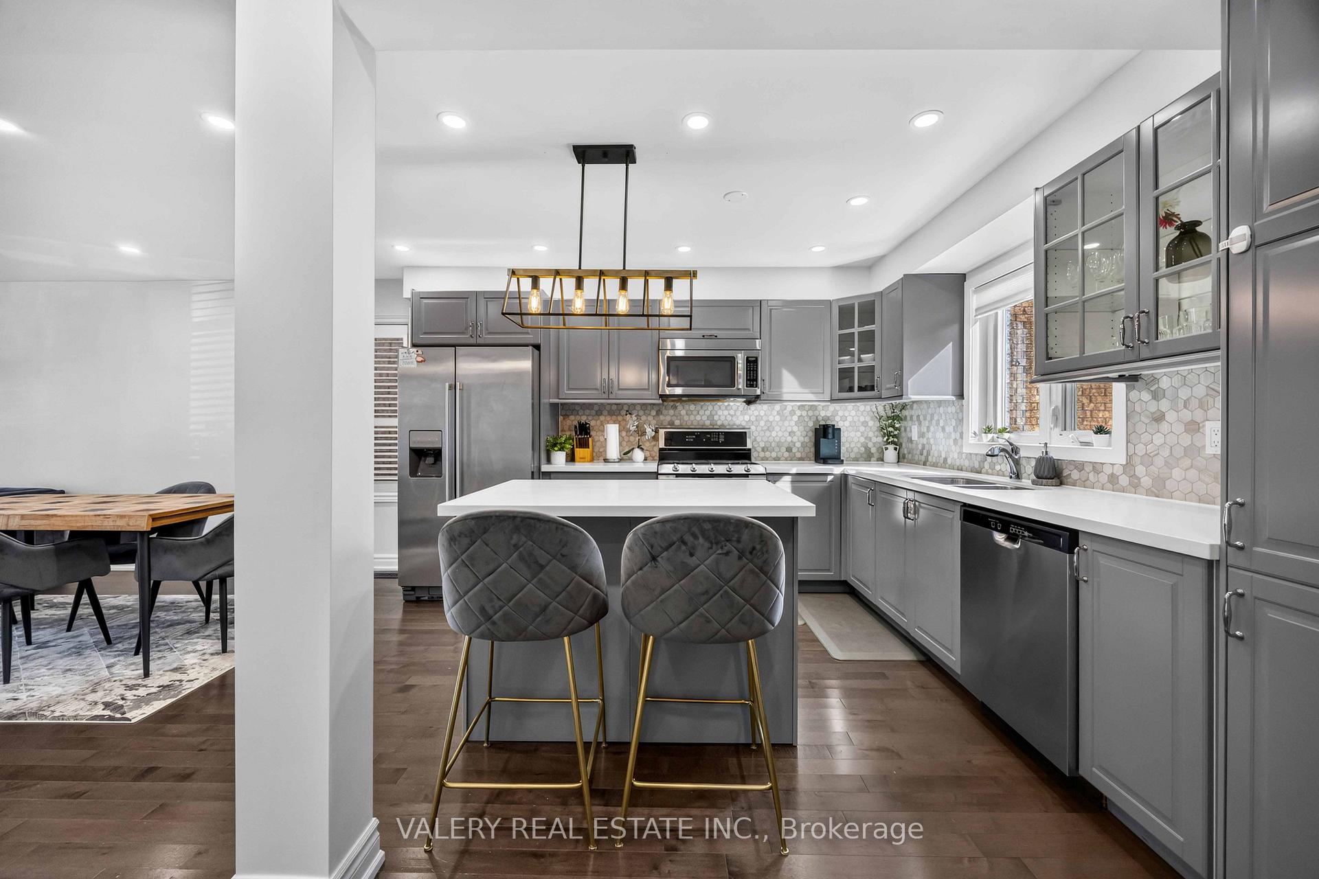 Photo 14 of 27 Lavender Place, Vaughan, East Woodbridge — HOMEH