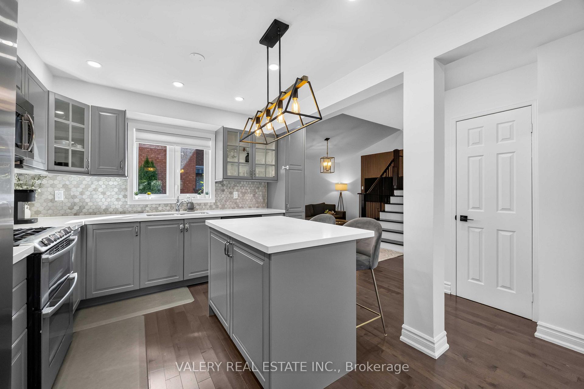 Photo 17 of 27 Lavender Place, Vaughan, East Woodbridge — HOMEH