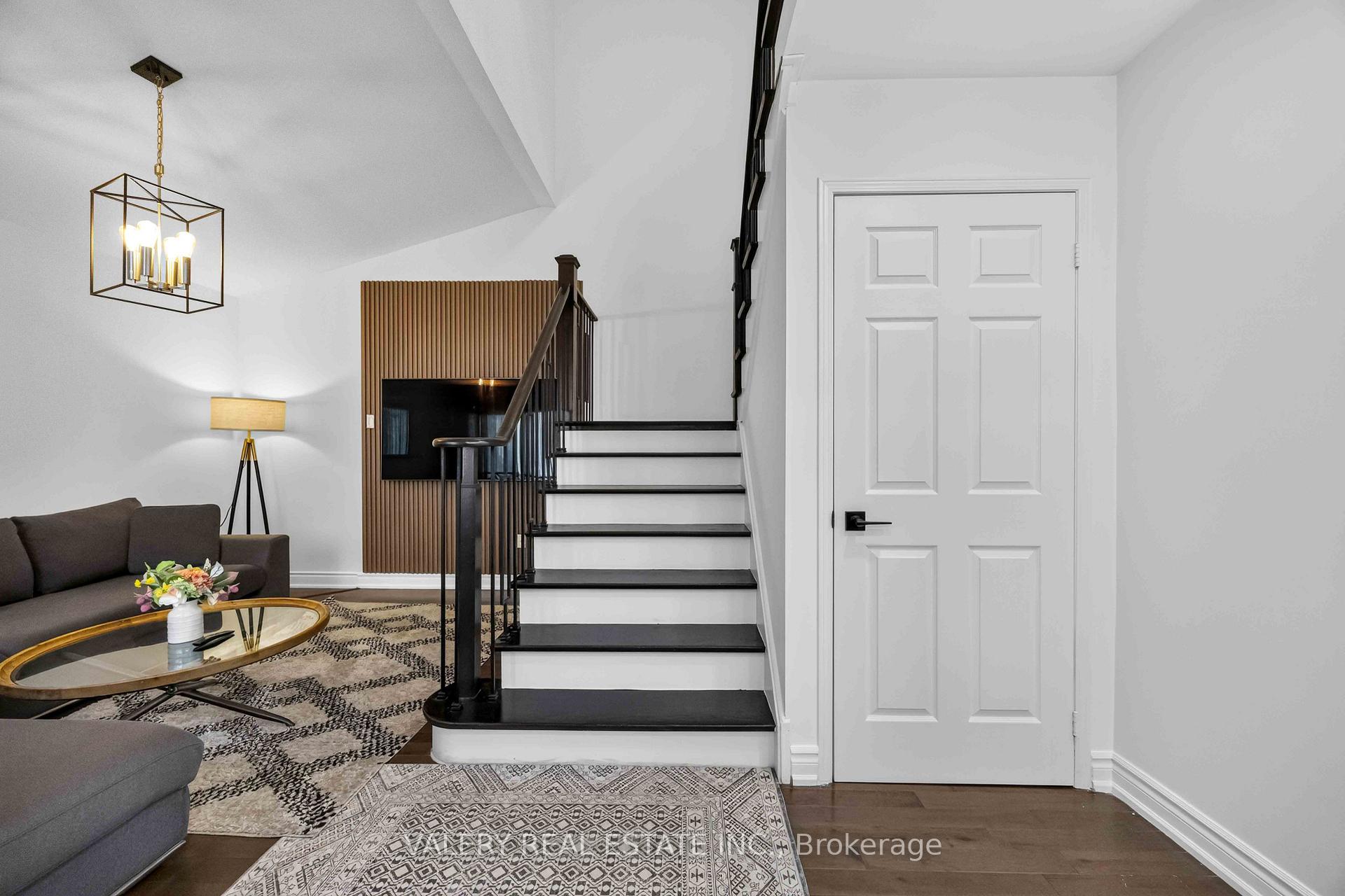 Photo 20 of 27 Lavender Place, Vaughan, East Woodbridge — HOMEH