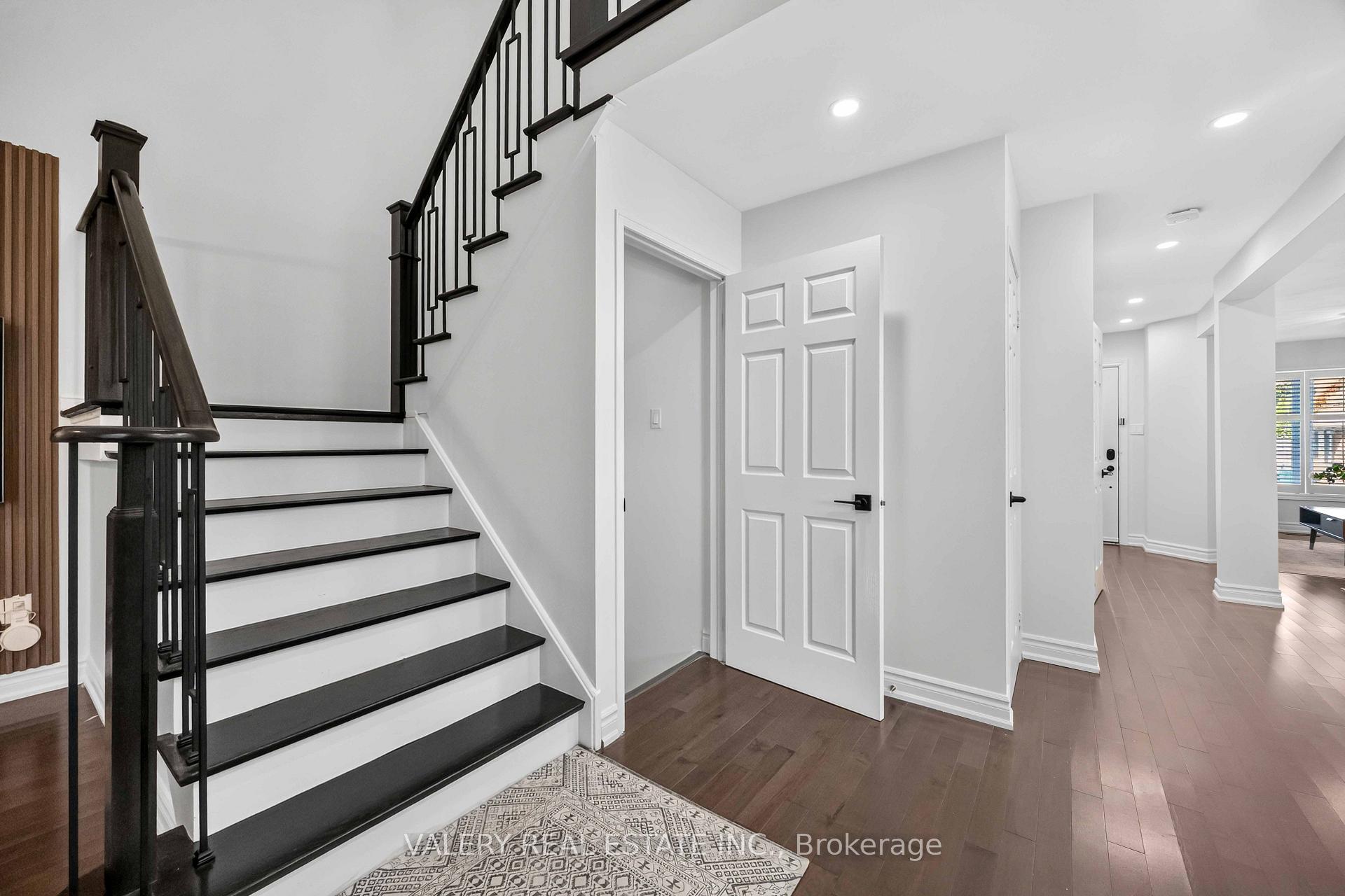 Photo 21 of 27 Lavender Place, Vaughan, East Woodbridge — HOMEH