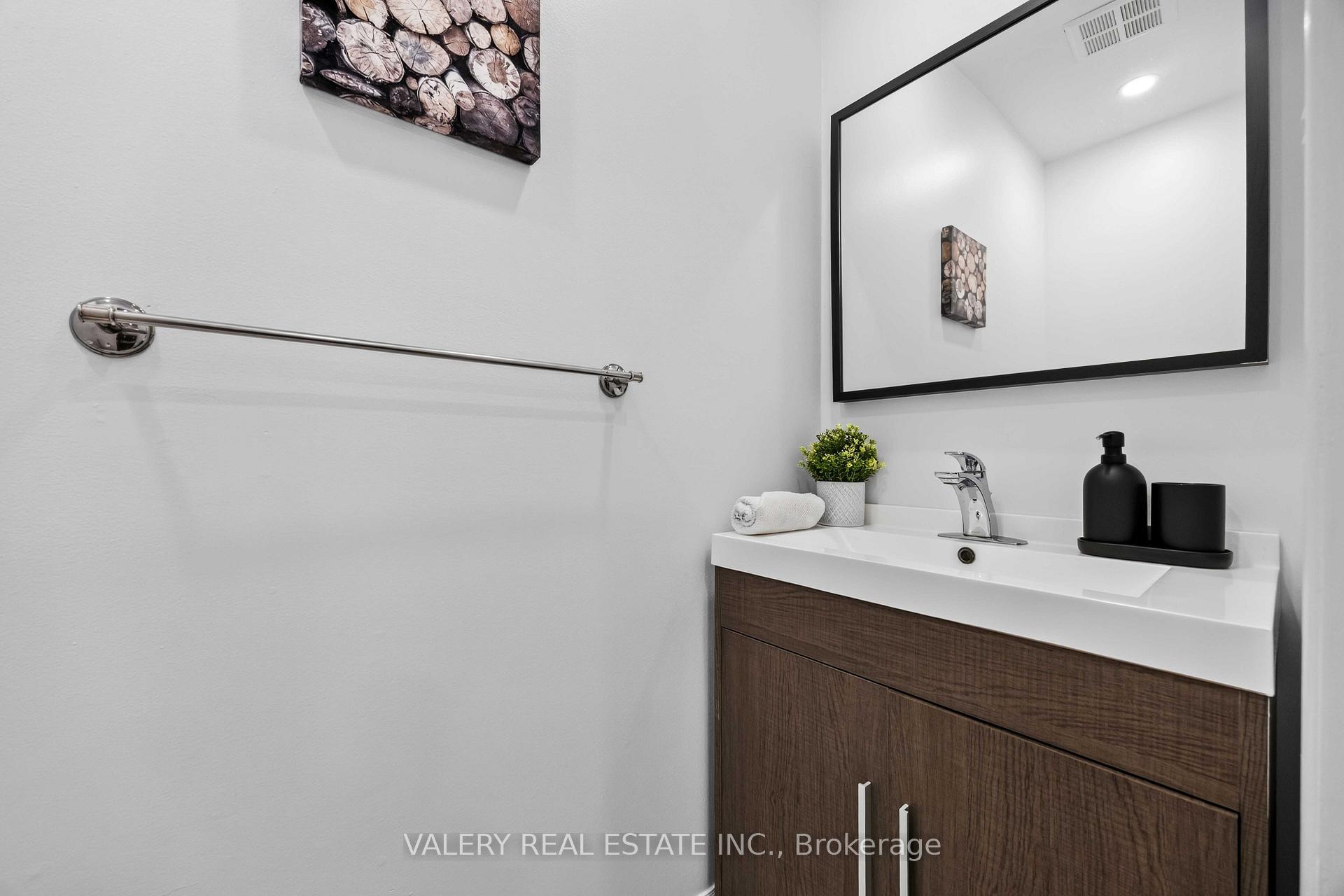Photo 22 of 27 Lavender Place, Vaughan, East Woodbridge — HOMEH