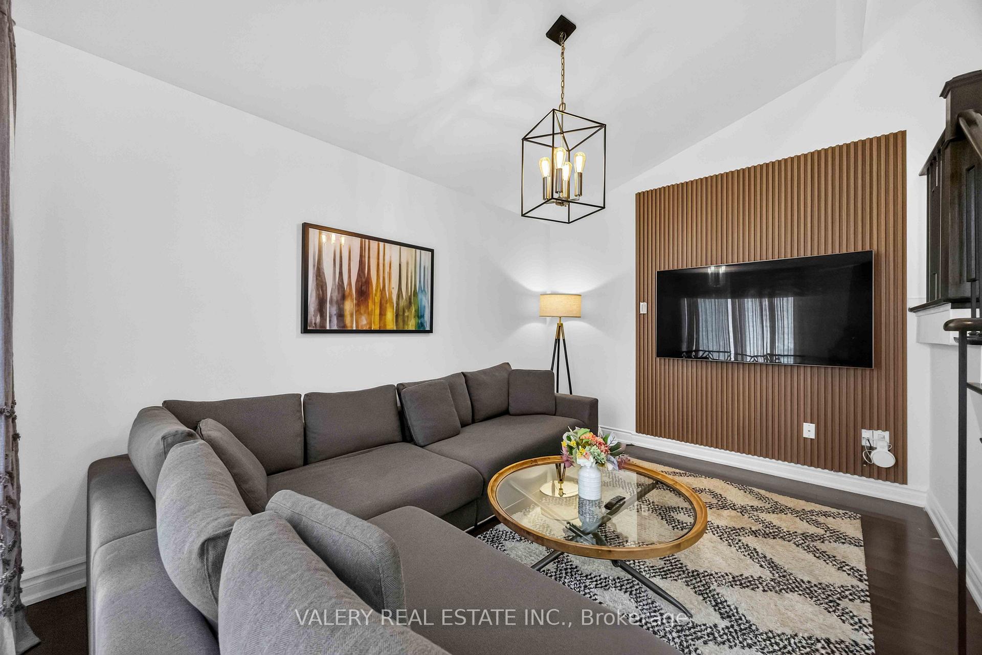 Photo 23 of 27 Lavender Place, Vaughan, East Woodbridge — HOMEH