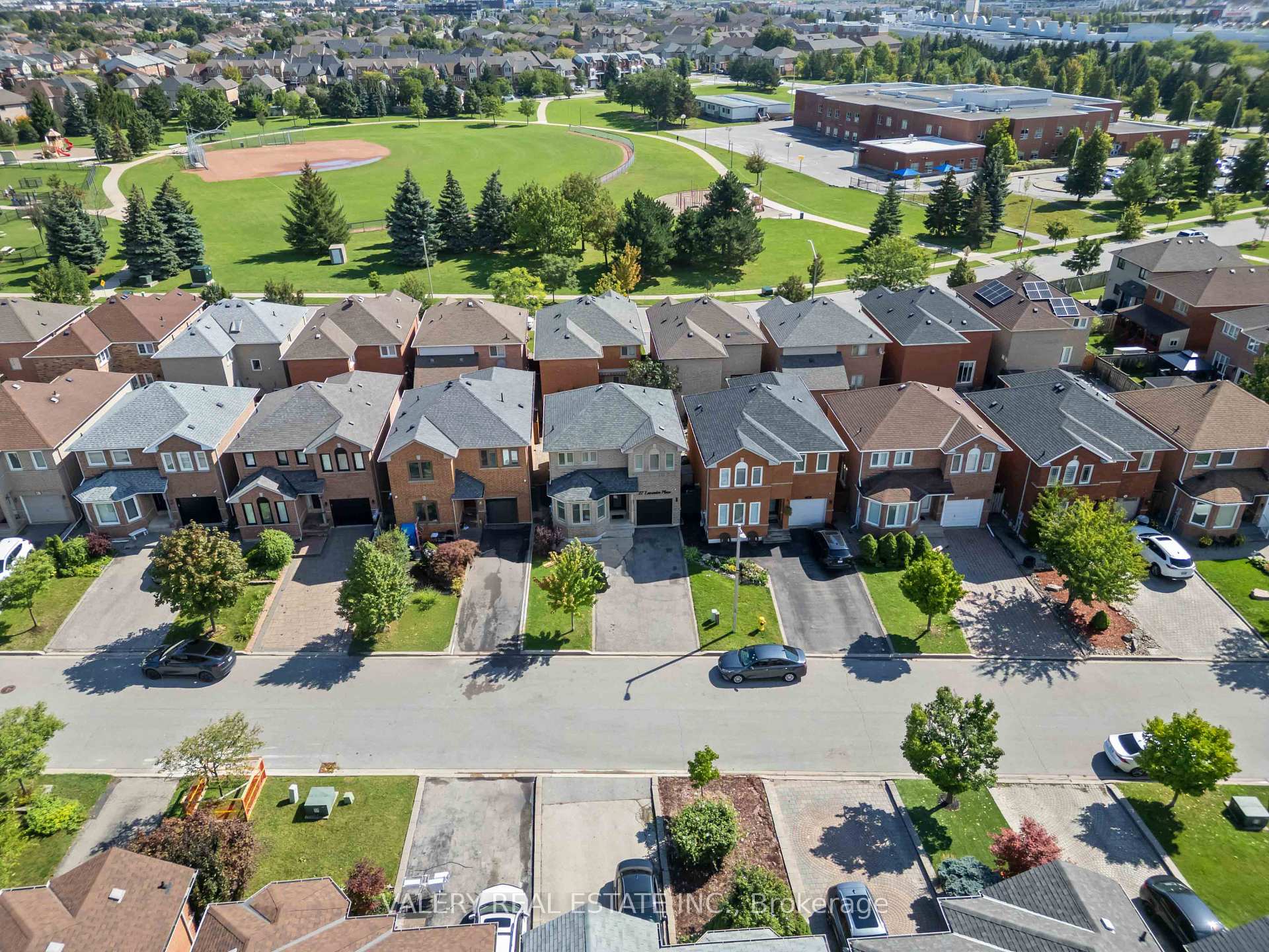 Photo 48 of 27 Lavender Place, Vaughan, East Woodbridge — HOMEH