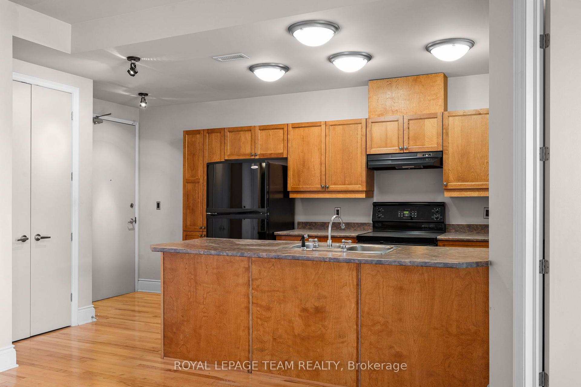 Photo 3 of Unit 202, 260 Besserer Street, Ottawa, Sandy Hill — HOMEH