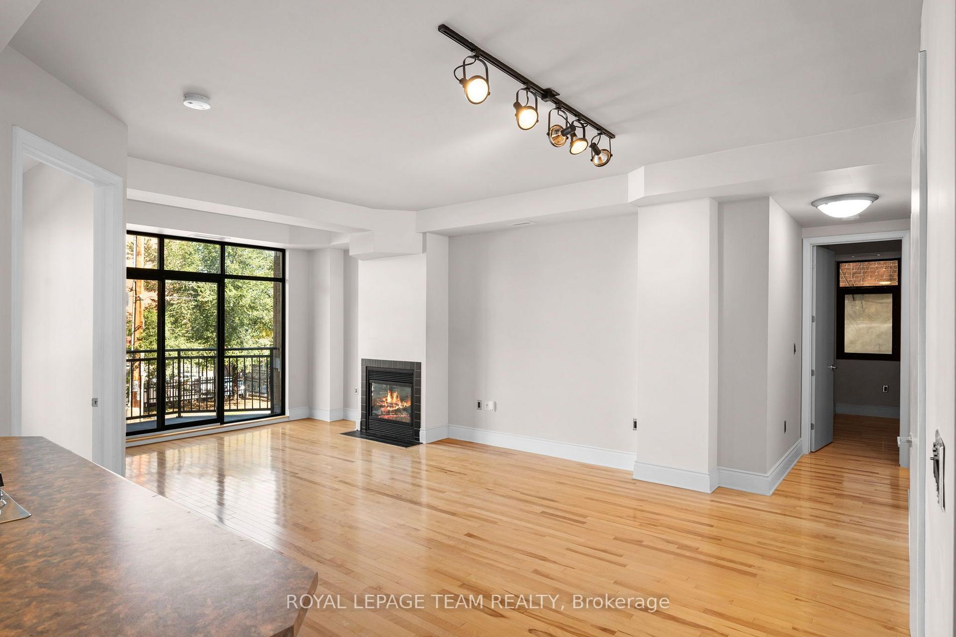 Photo 4 of Unit 202, 260 Besserer Street, Ottawa, Sandy Hill — HOMEH