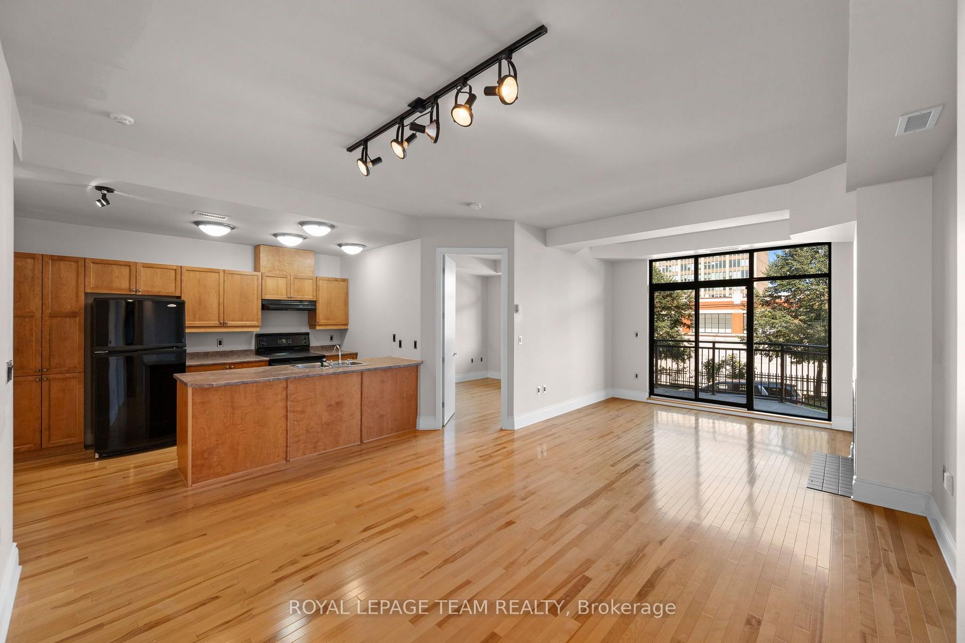 Photo 6 of Unit 202, 260 Besserer Street, Ottawa, Sandy Hill — HOMEH