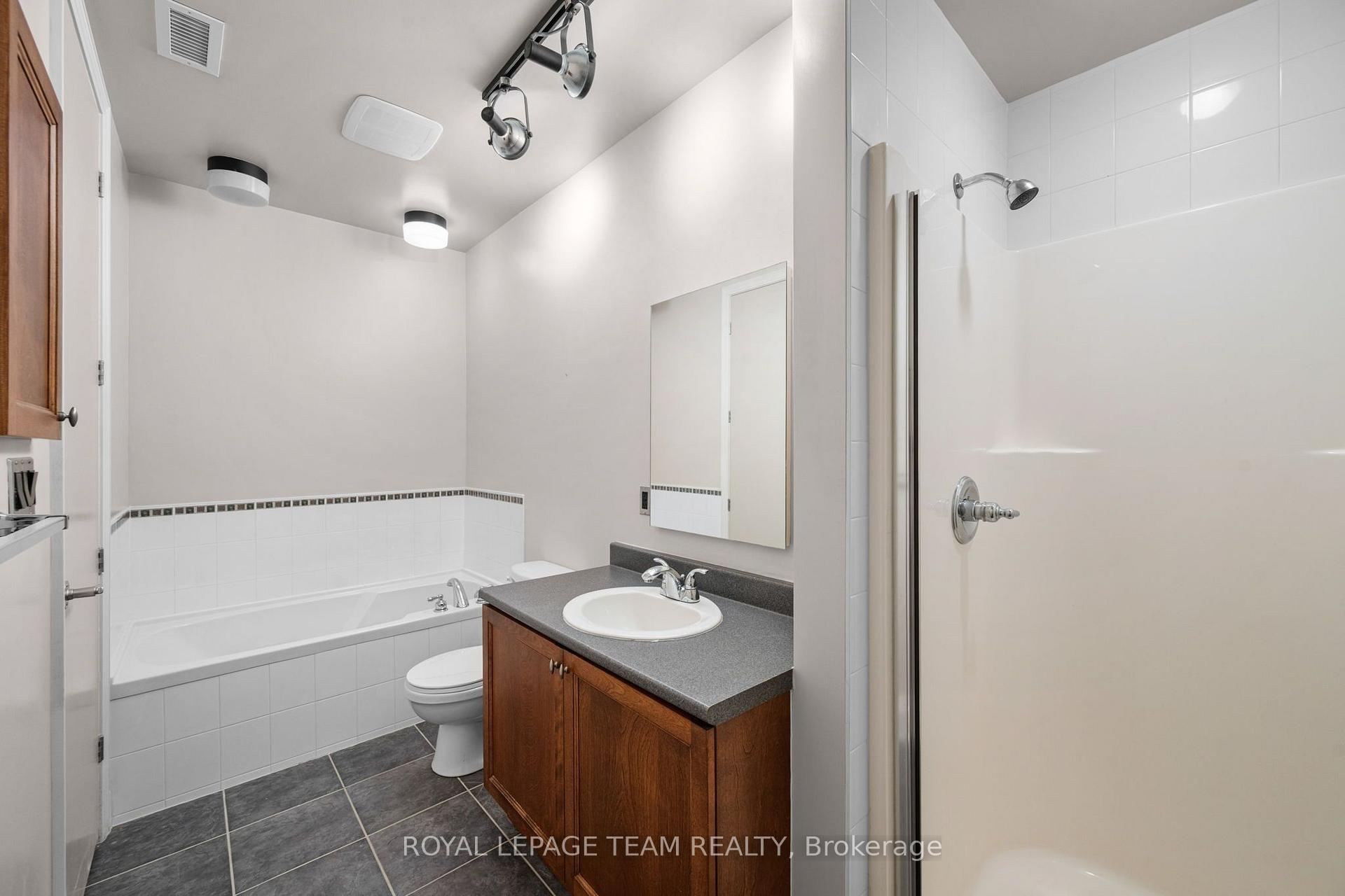 Photo 10 of Unit 202, 260 Besserer Street, Ottawa, Sandy Hill — HOMEH