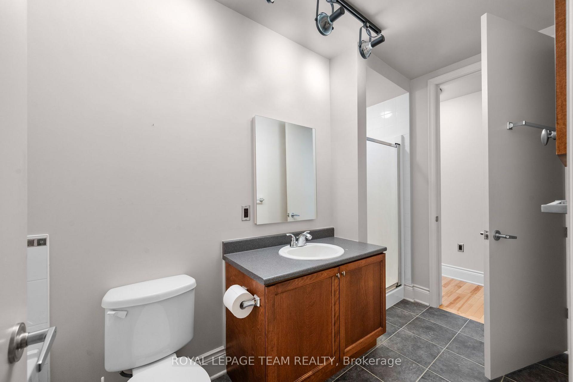 Photo 11 of Unit 202, 260 Besserer Street, Ottawa, Sandy Hill — HOMEH