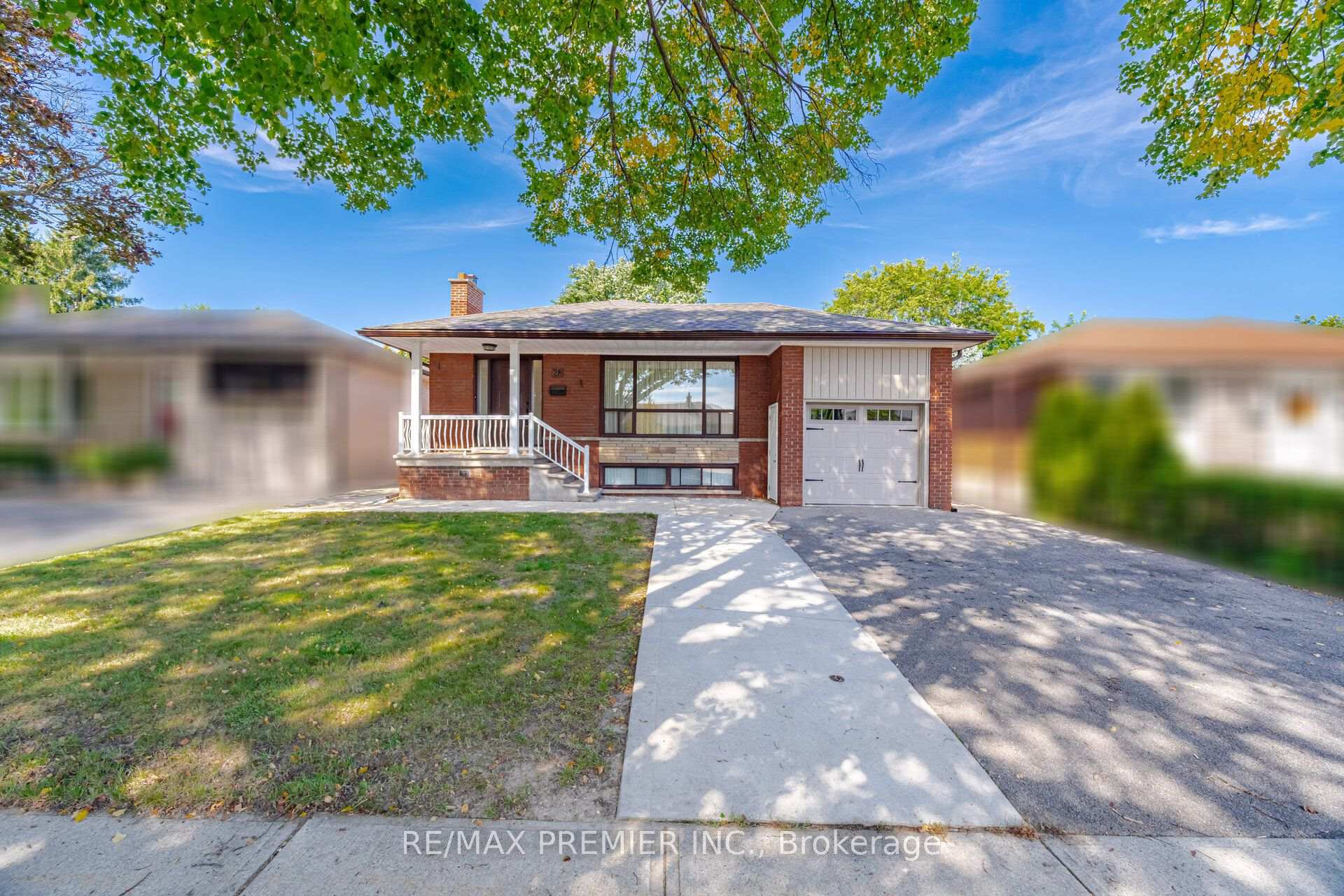 Photo 2 of 28 Landron Crescent, Etobicoke, Willowridge-Martingrove-Richview — HOMEH