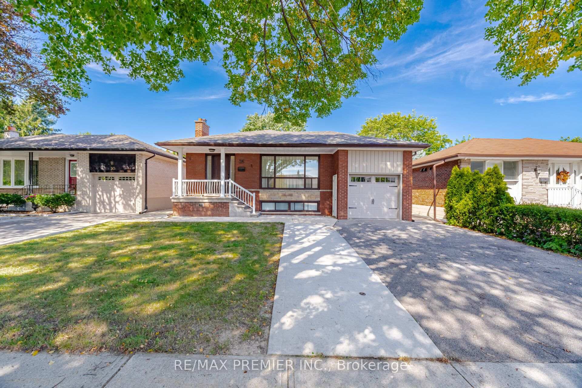 Photo 3 of 28 Landron Crescent, Etobicoke, Willowridge-Martingrove-Richview — HOMEH