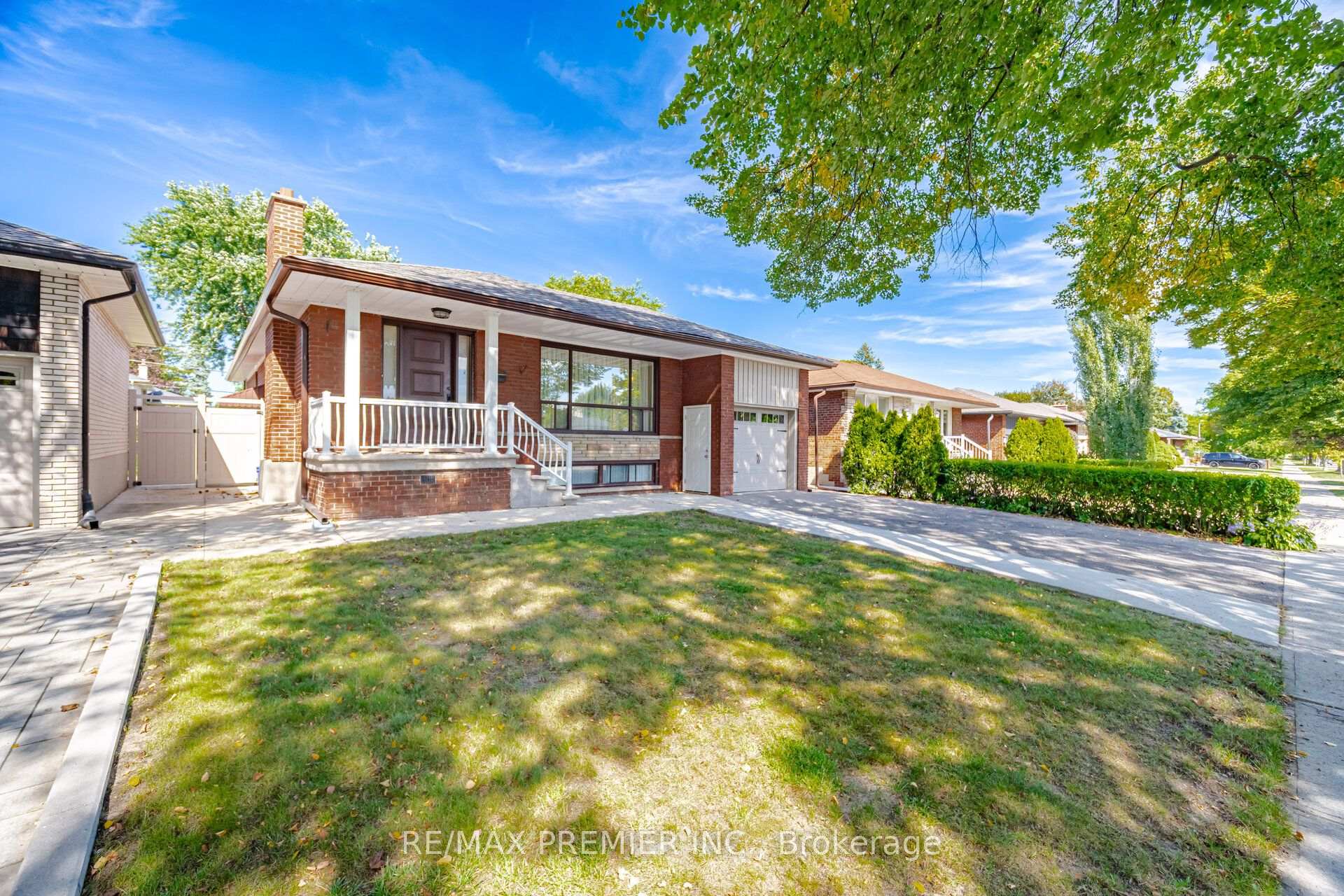 Photo 5 of 28 Landron Crescent, Etobicoke, Willowridge-Martingrove-Richview — HOMEH