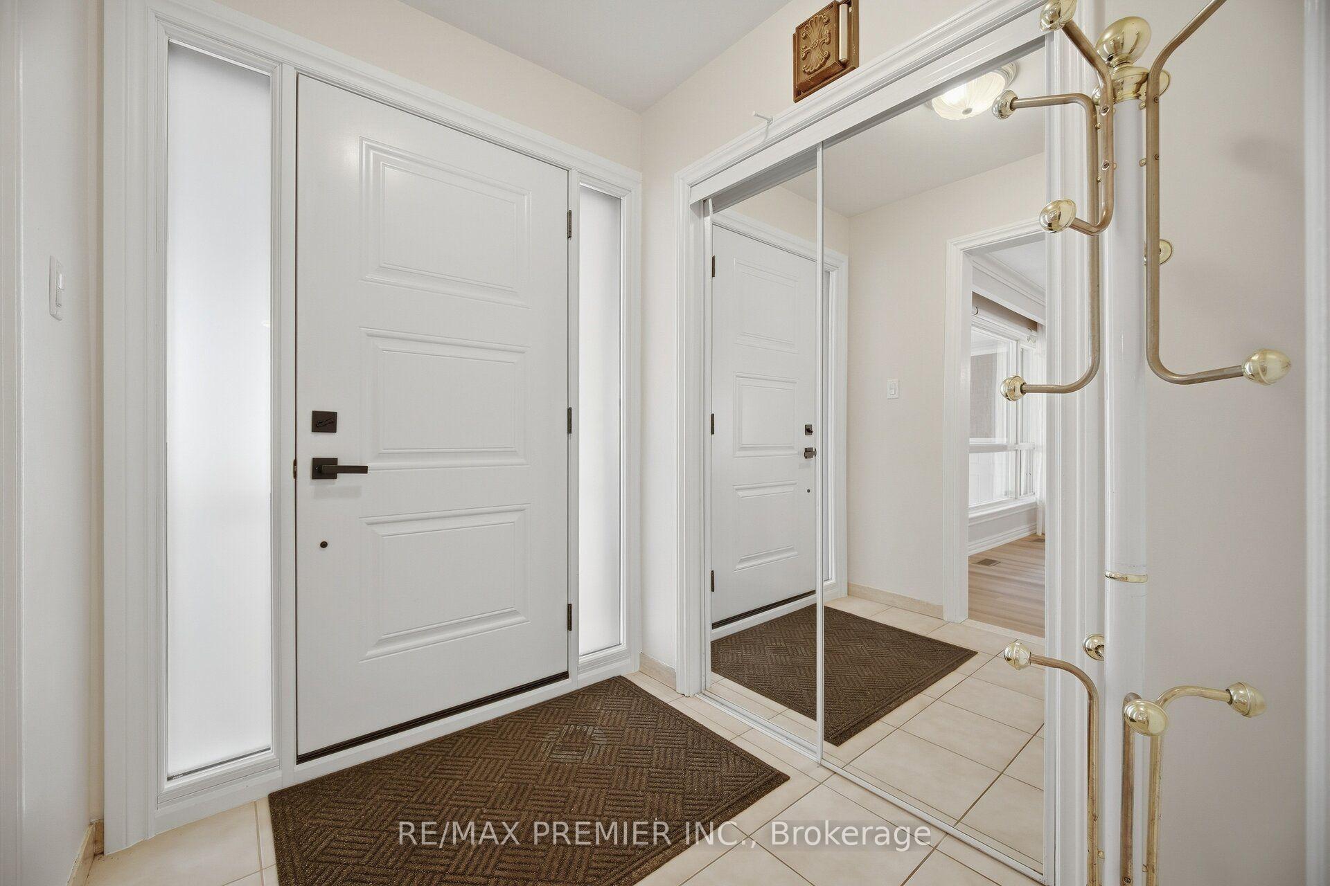Photo 7 of 28 Landron Crescent, Etobicoke, Willowridge-Martingrove-Richview — HOMEH