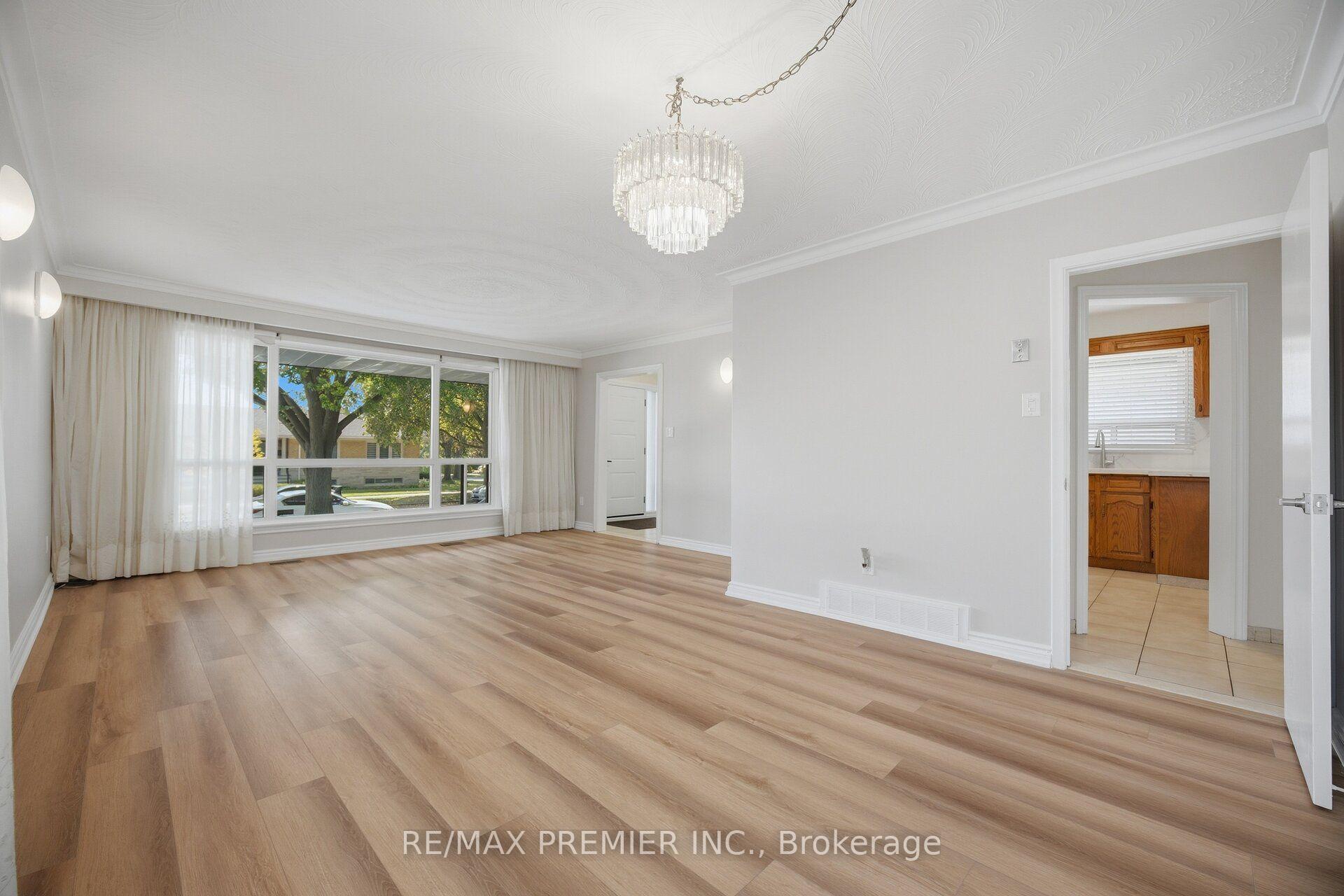 Photo 15 of 28 Landron Crescent, Etobicoke, Willowridge-Martingrove-Richview — HOMEH