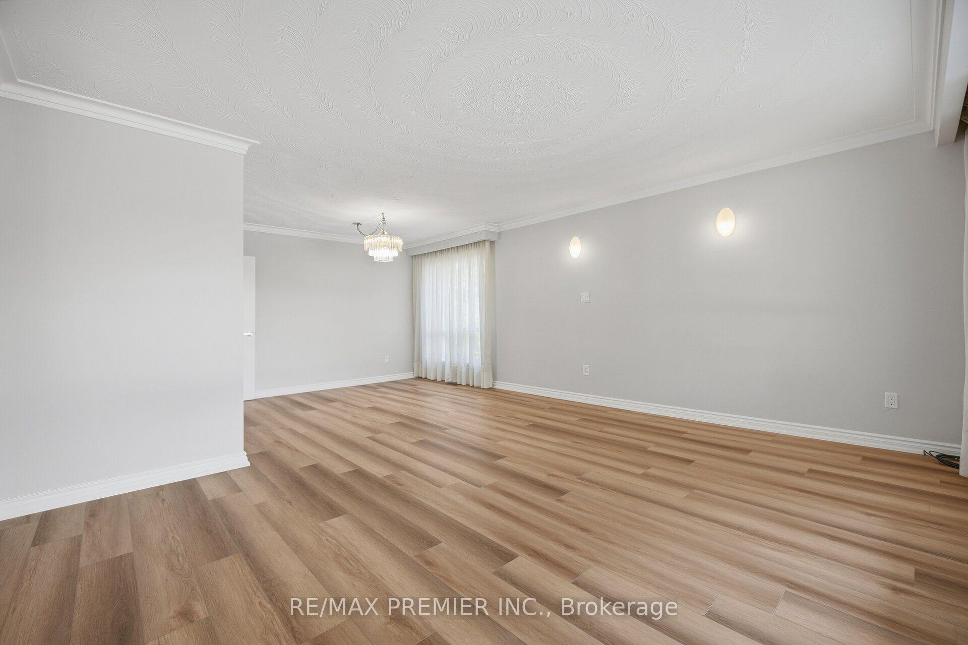 Photo 16 of 28 Landron Crescent, Etobicoke, Willowridge-Martingrove-Richview — HOMEH