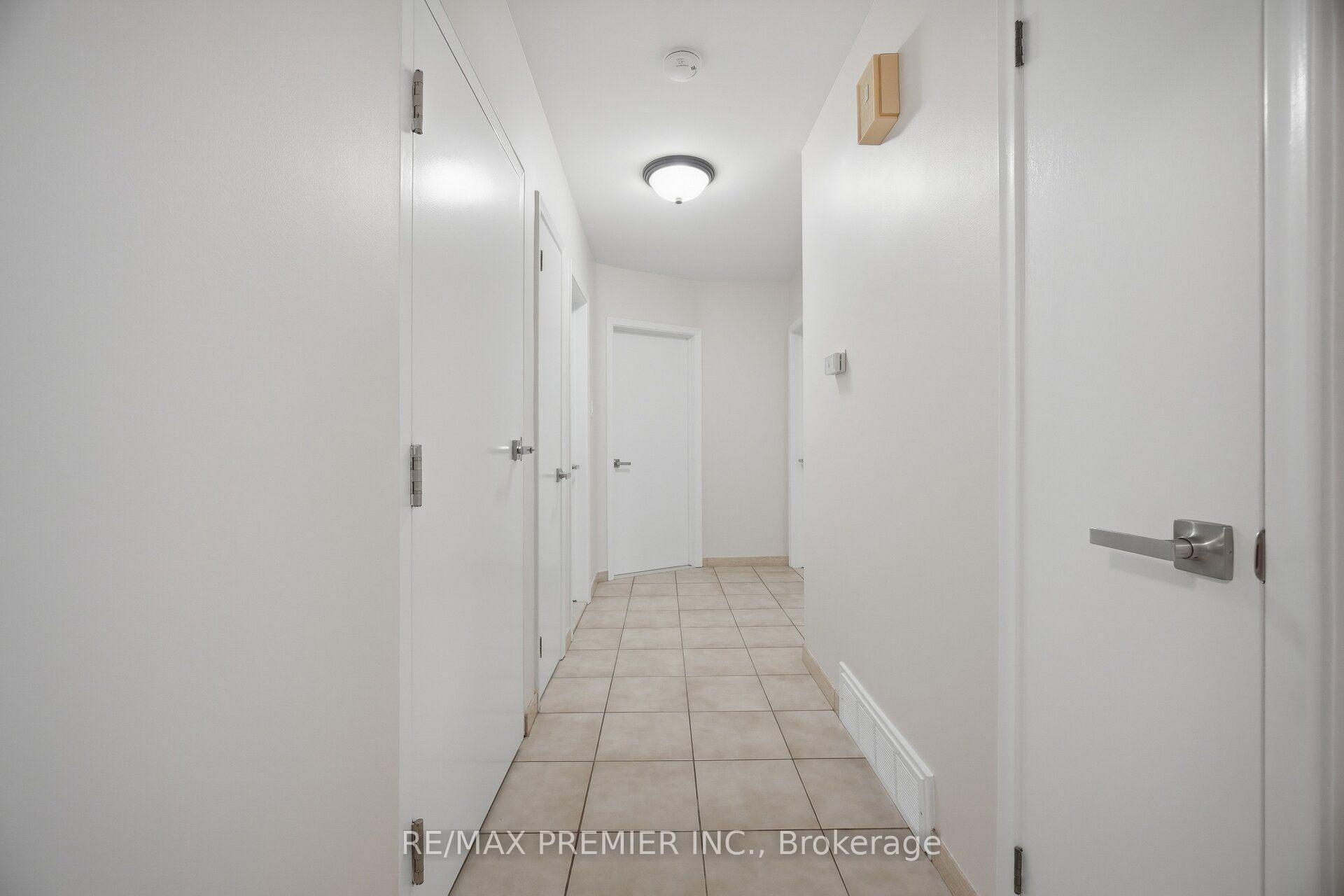 Photo 20 of 28 Landron Crescent, Etobicoke, Willowridge-Martingrove-Richview — HOMEH