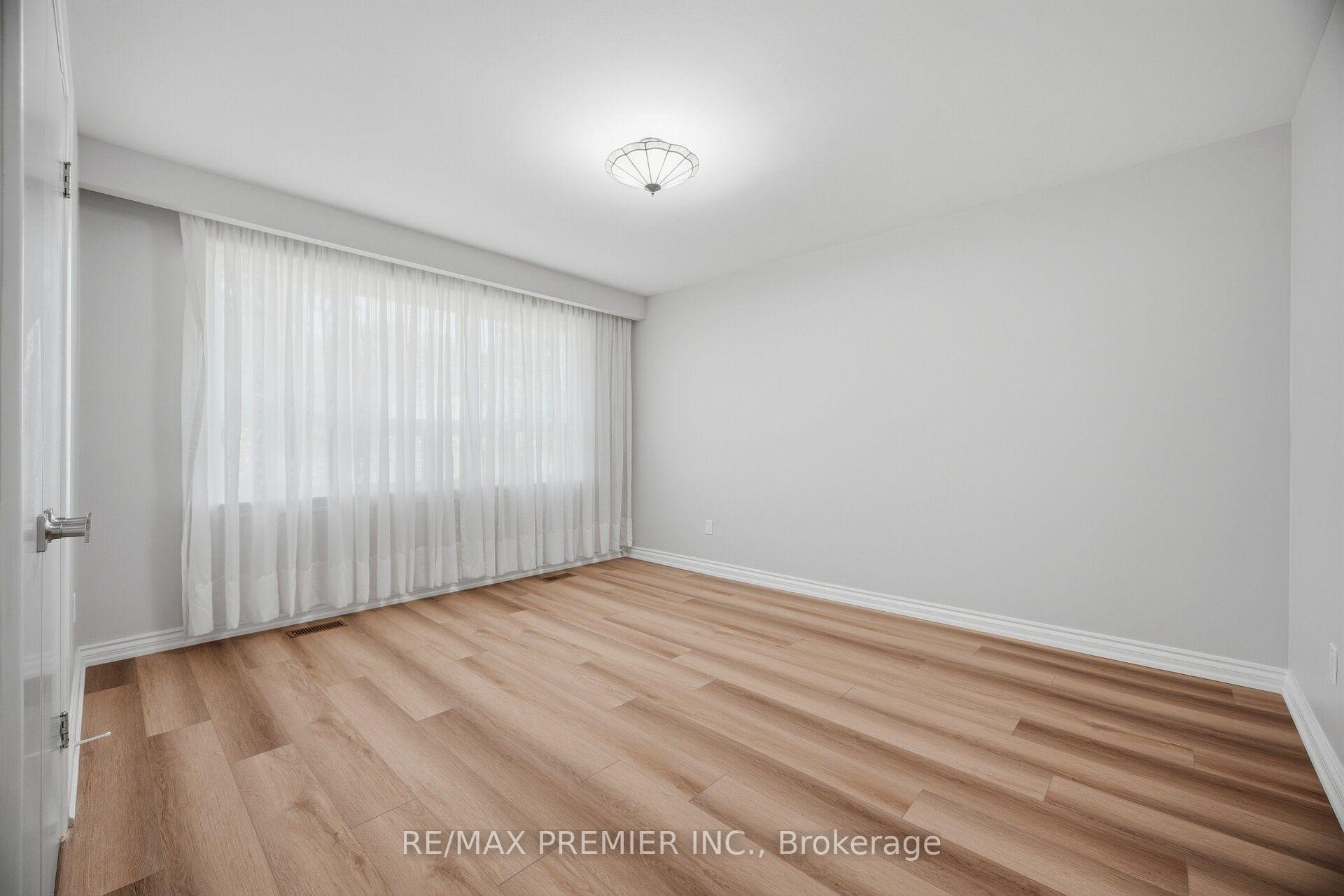 Photo 23 of 28 Landron Crescent, Etobicoke, Willowridge-Martingrove-Richview — HOMEH