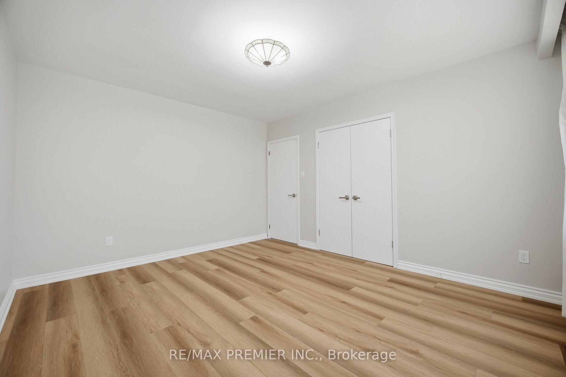 Photo 24 of 28 Landron Crescent, Etobicoke, Willowridge-Martingrove-Richview — HOMEH