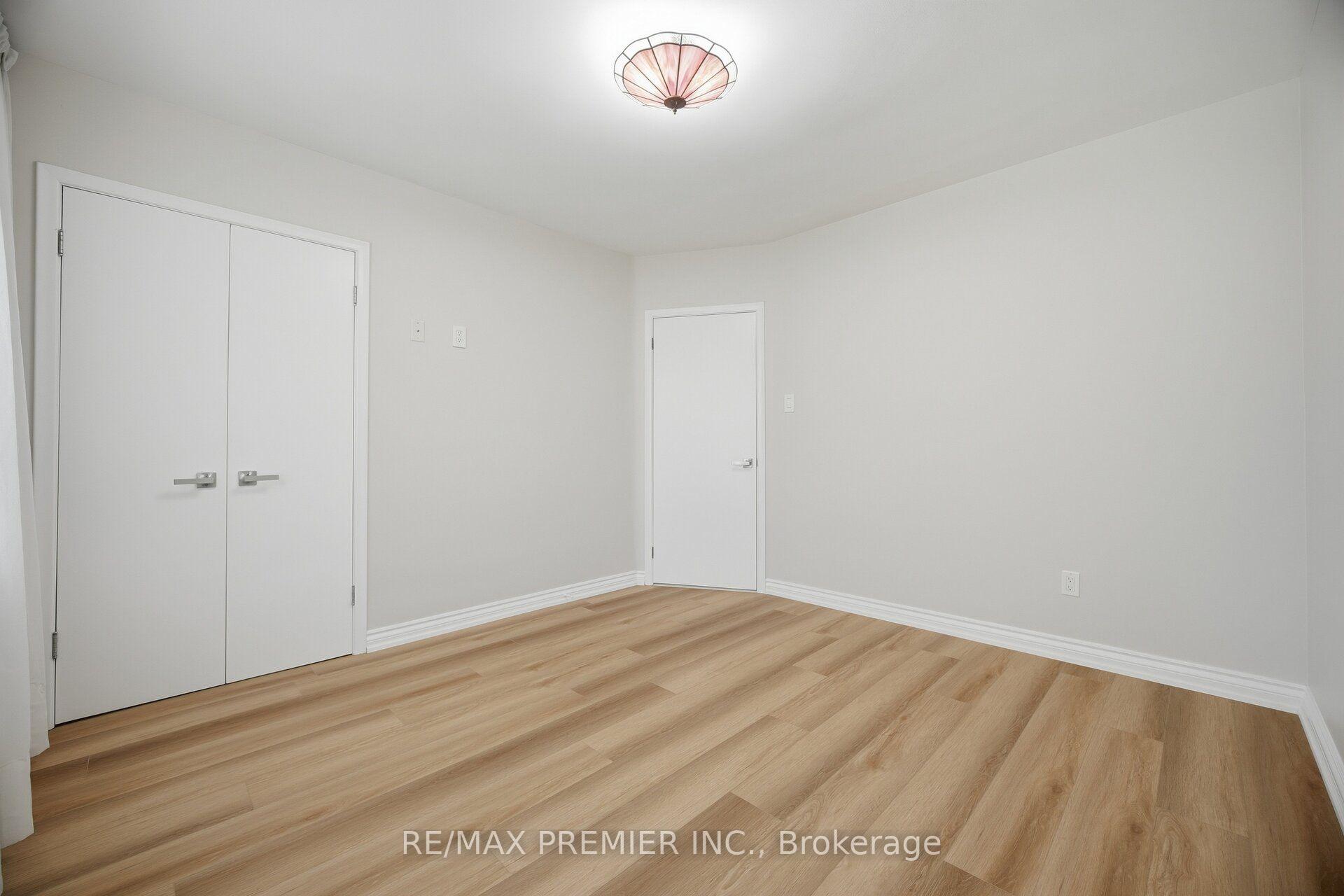 Photo 26 of 28 Landron Crescent, Etobicoke, Willowridge-Martingrove-Richview — HOMEH