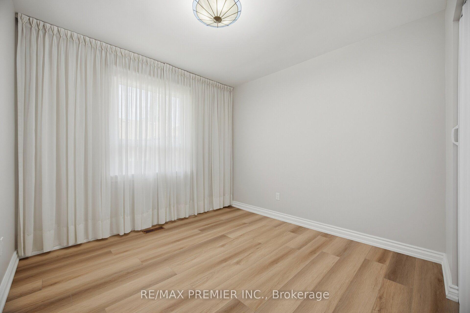 Photo 27 of 28 Landron Crescent, Etobicoke, Willowridge-Martingrove-Richview — HOMEH