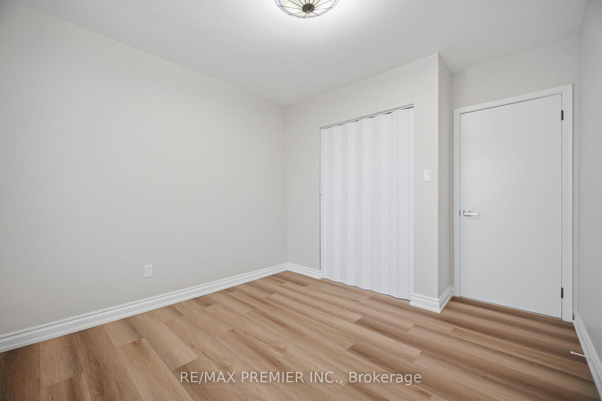 Photo 28 of 28 Landron Crescent, Etobicoke, Willowridge-Martingrove-Richview — HOMEH