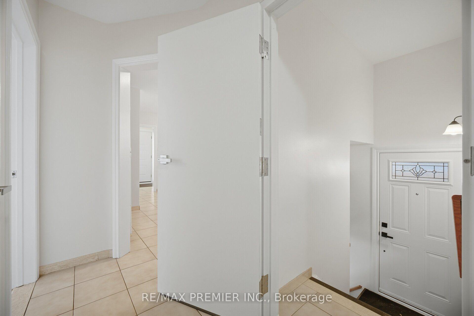 Photo 30 of 28 Landron Crescent, Etobicoke, Willowridge-Martingrove-Richview — HOMEH
