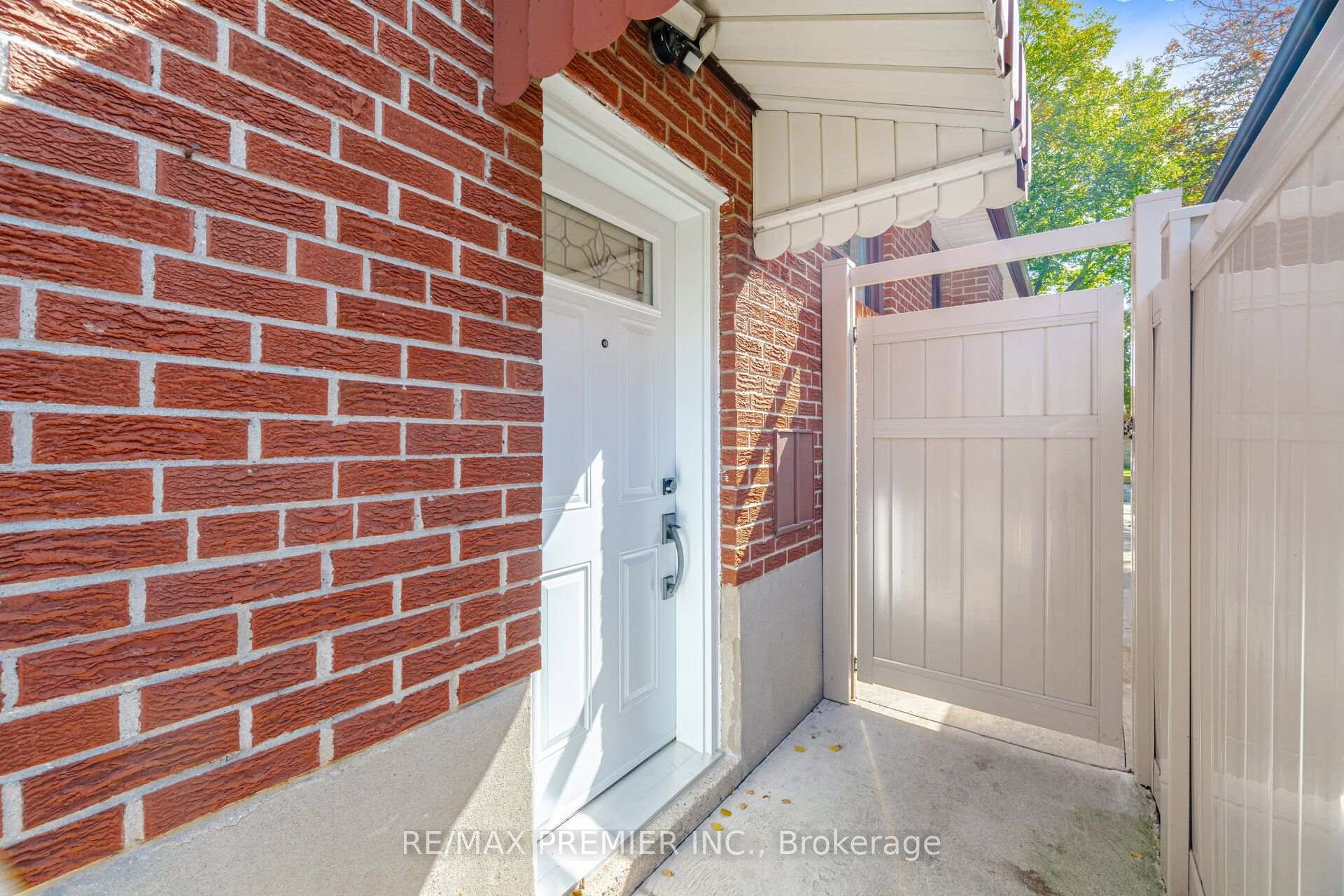 Photo 31 of 28 Landron Crescent, Etobicoke, Willowridge-Martingrove-Richview — HOMEH