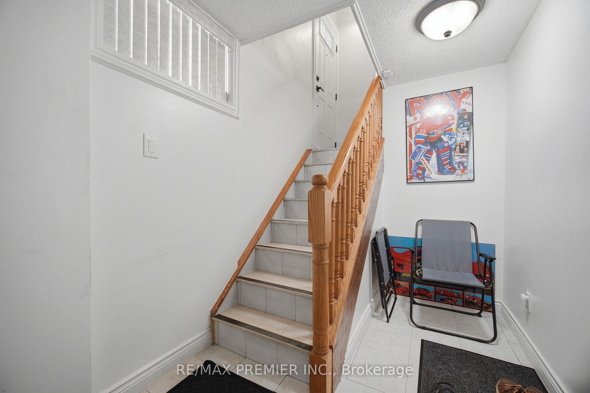 Photo 32 of 28 Landron Crescent, Etobicoke, Willowridge-Martingrove-Richview — HOMEH