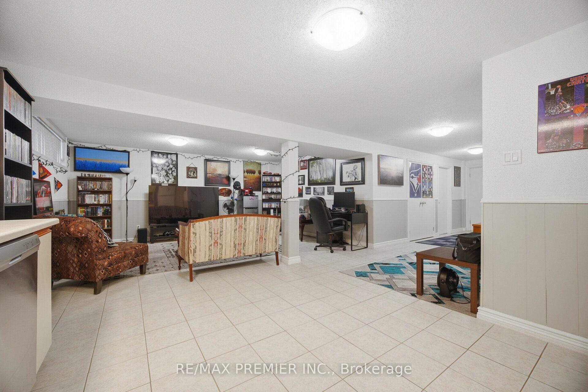 Photo 37 of 28 Landron Crescent, Etobicoke, Willowridge-Martingrove-Richview — HOMEH