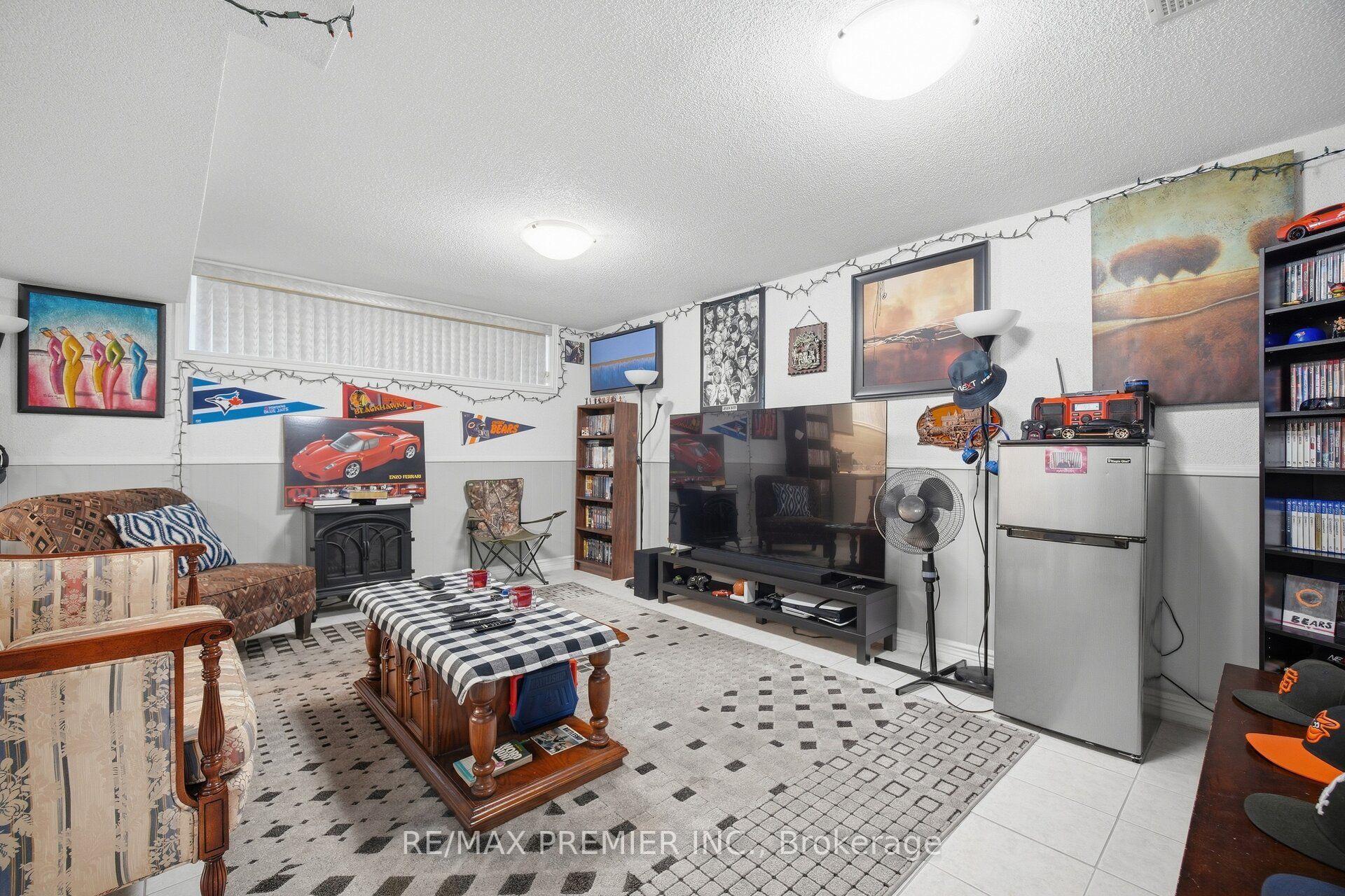 Photo 39 of 28 Landron Crescent, Etobicoke, Willowridge-Martingrove-Richview — HOMEH