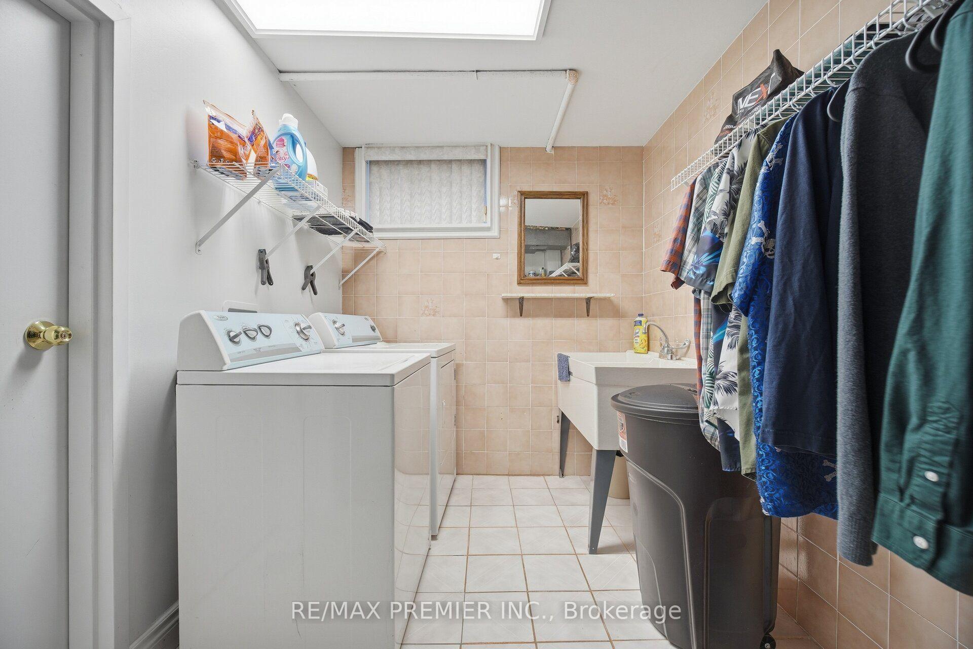 Photo 44 of 28 Landron Crescent, Etobicoke, Willowridge-Martingrove-Richview — HOMEH