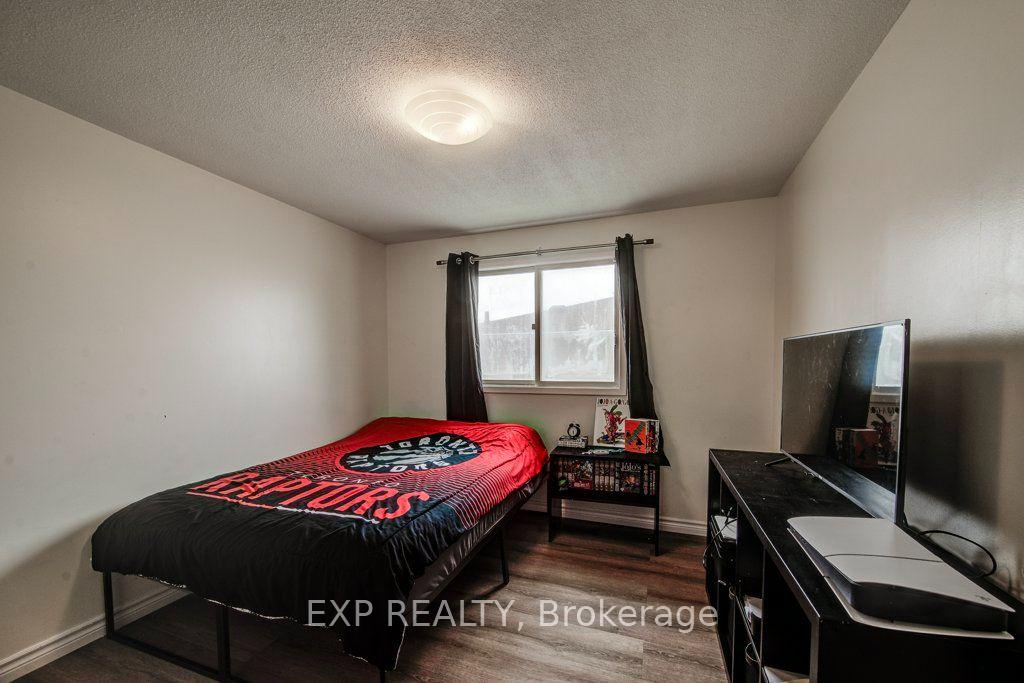 Photo 23 of 143 Sunrise Place, Kitchener, Grand River North — HOMEH