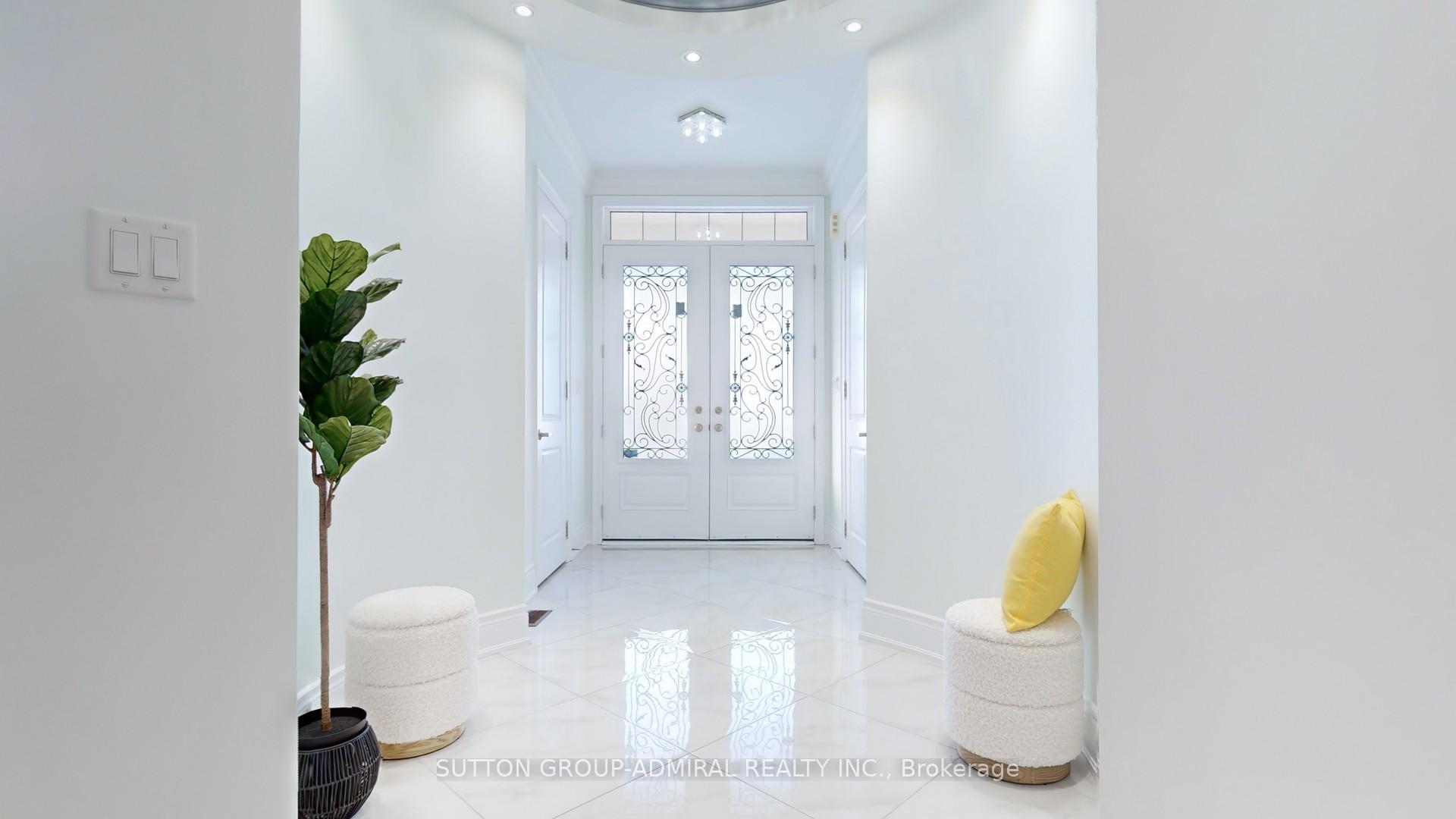 Photo 3 of 100 Virtue Crescent, Vaughan, Vellore Village — HOMEH