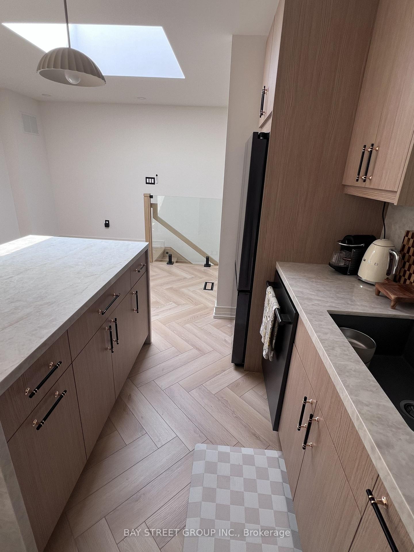 Photo 9 of 51 Batavia Avenue, Toronto, Rockcliffe-Smythe — HOMEH