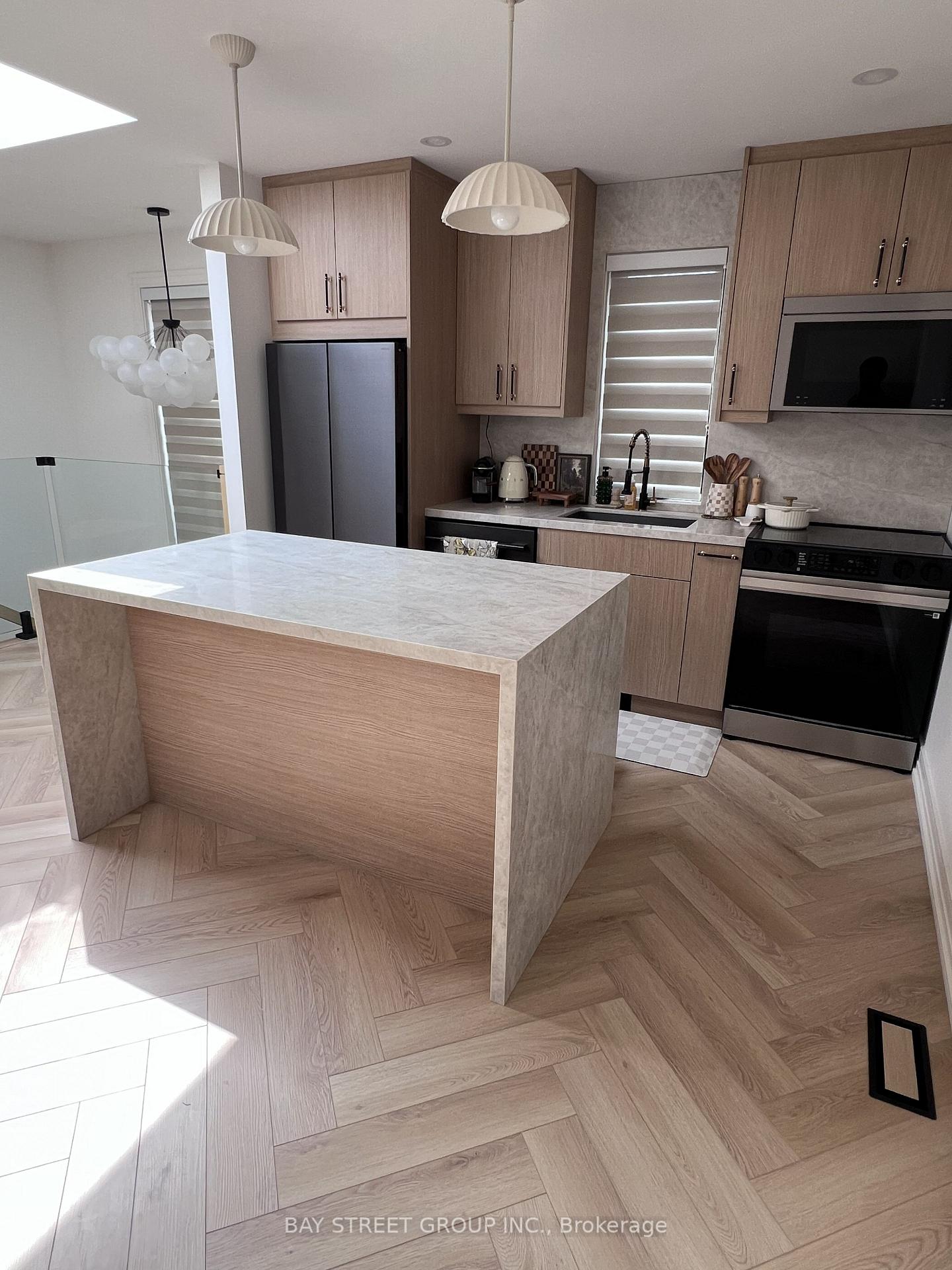Photo 10 of 51 Batavia Avenue, Toronto, Rockcliffe-Smythe — HOMEH