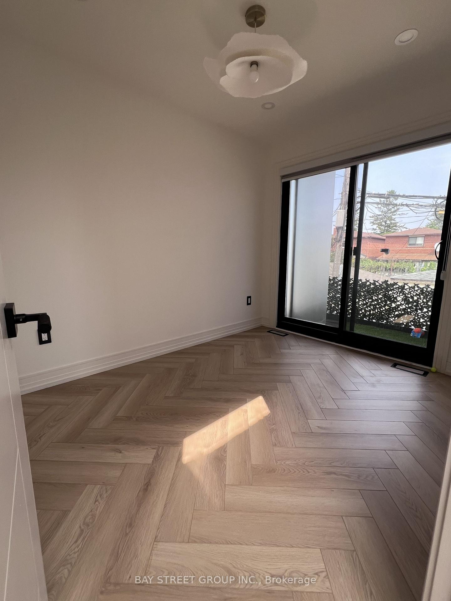 Photo 11 of 51 Batavia Avenue, Toronto, Rockcliffe-Smythe — HOMEH