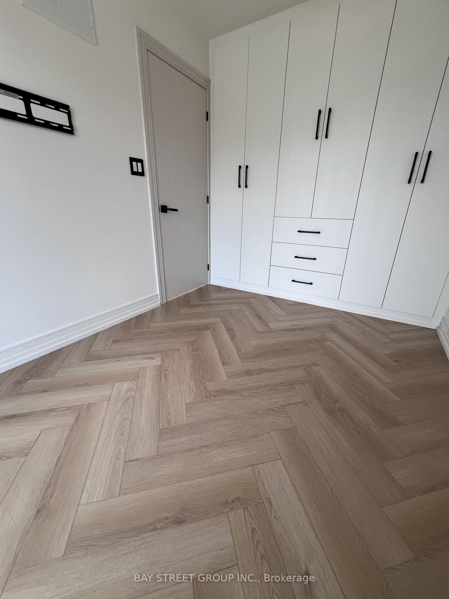 Photo 12 of 51 Batavia Avenue, Toronto, Rockcliffe-Smythe — HOMEH