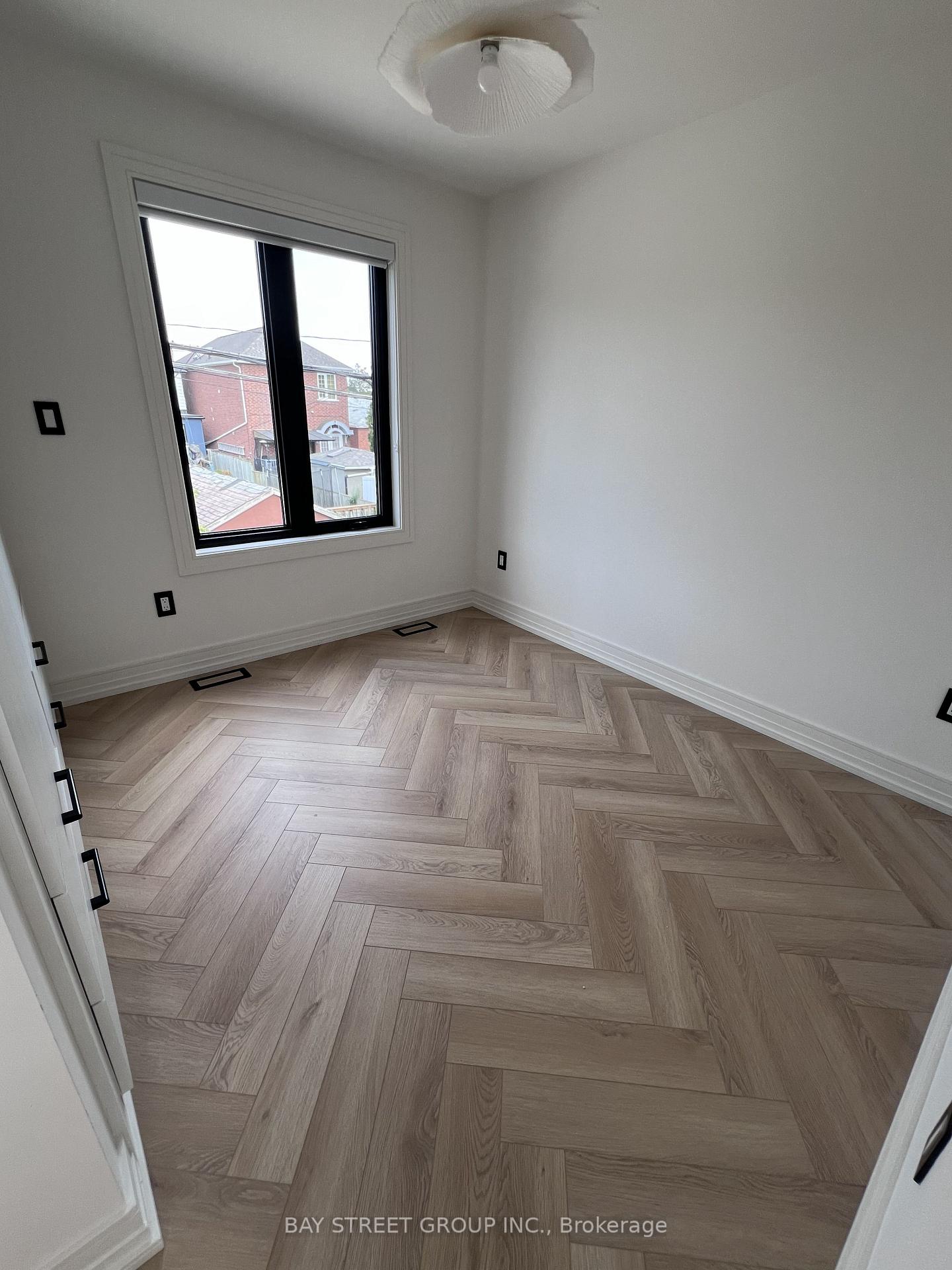 Photo 13 of 51 Batavia Avenue, Toronto, Rockcliffe-Smythe — HOMEH
