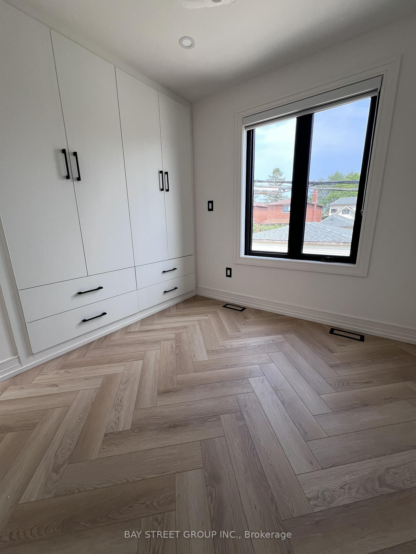 Photo 14 of 51 Batavia Avenue, Toronto, Rockcliffe-Smythe — HOMEH