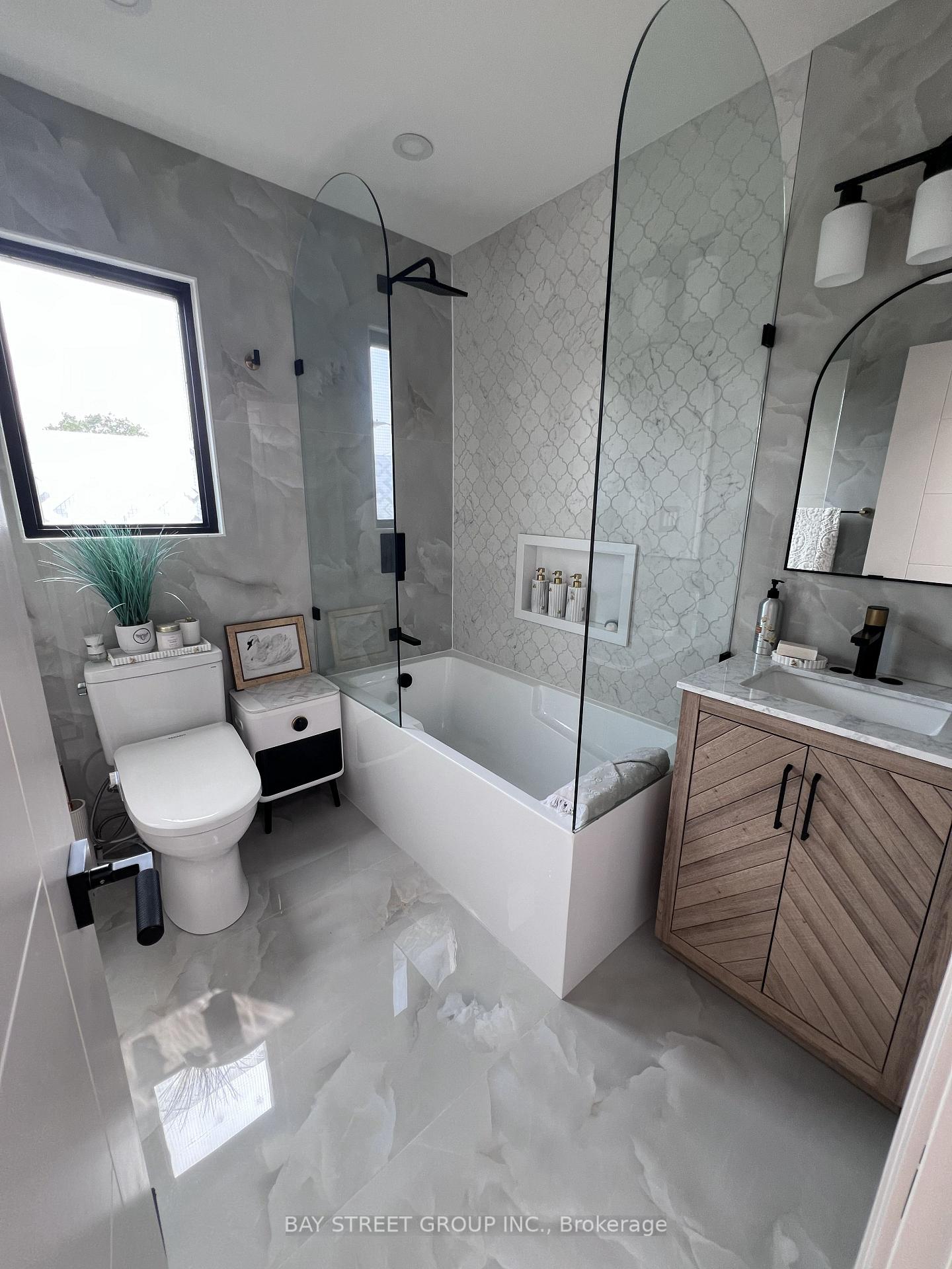 Photo 16 of 51 Batavia Avenue, Toronto, Rockcliffe-Smythe — HOMEH