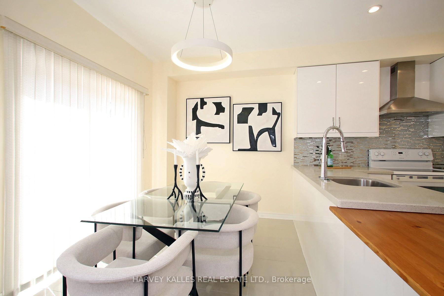 Photo 3 of 71 Mcnally Way, Aurora, Bayview Northeast — HOMEH