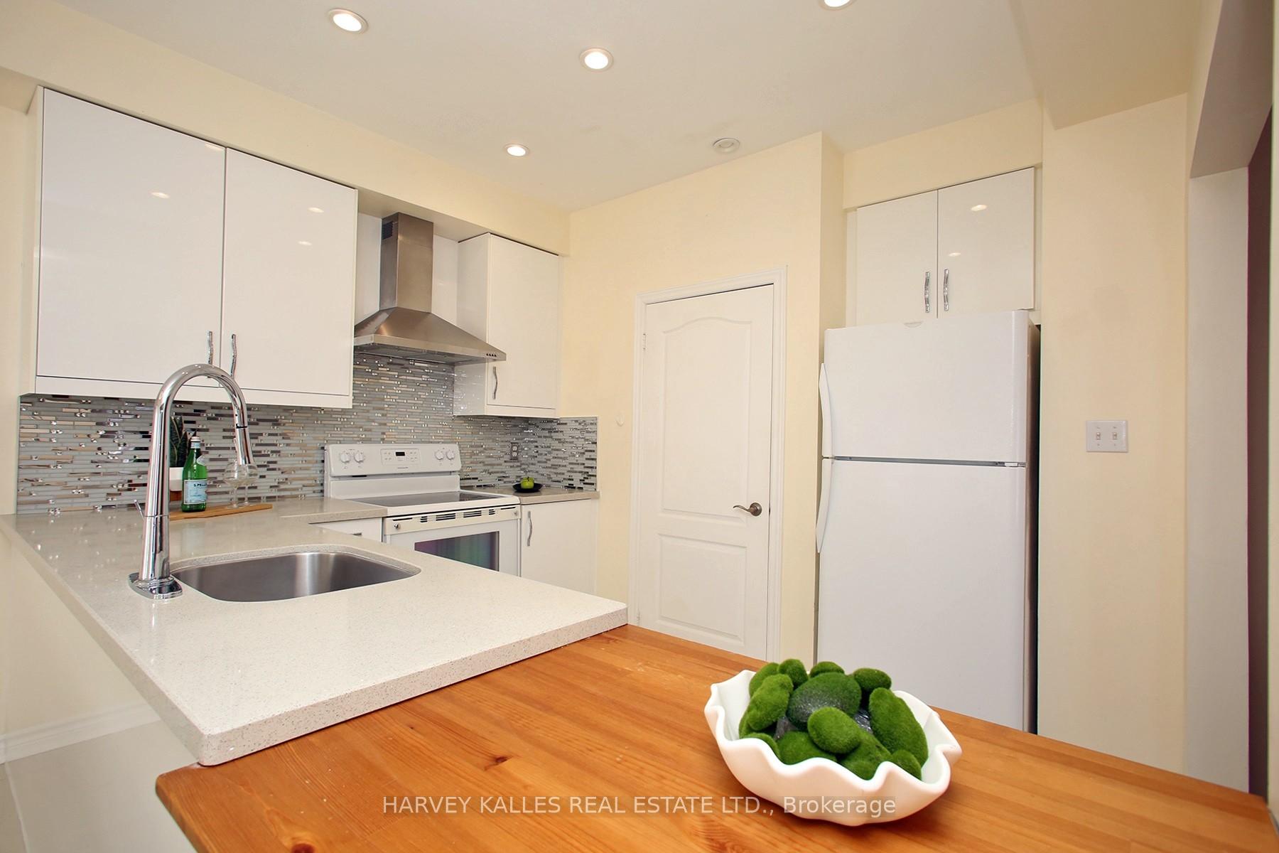 Photo 5 of 71 Mcnally Way, Aurora, Bayview Northeast — HOMEH